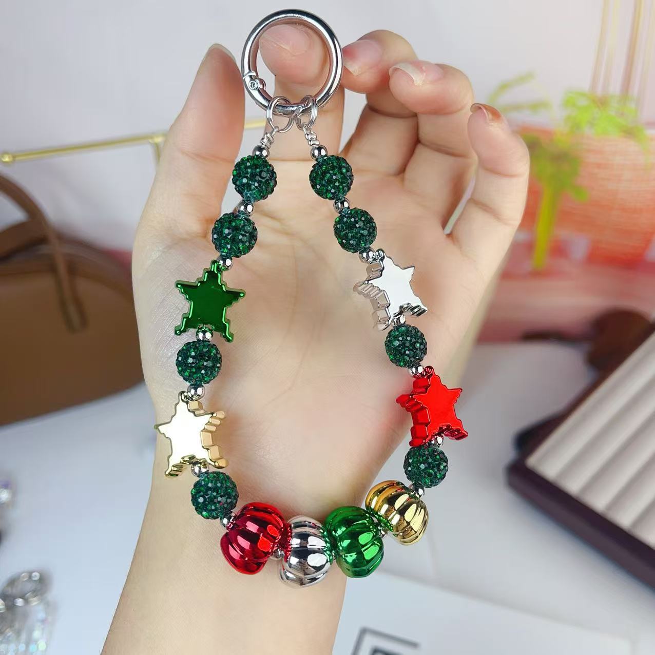 Wholesale Christmas atmosphere key chain pendant fashion simple five-pointed star beaded
