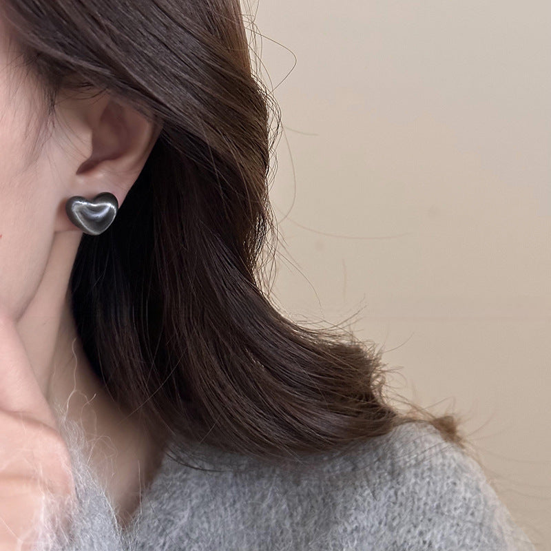 Wholesale Silver Needle Resin Love Heart Sizzling Light Luxury Earrings