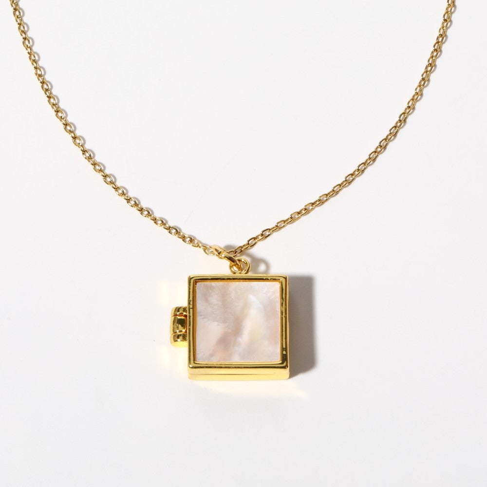 Wholesale Butterfly Shell Necklace Retro Openable and Closable Gold Plated Necklace ACC-NE-Jipei008