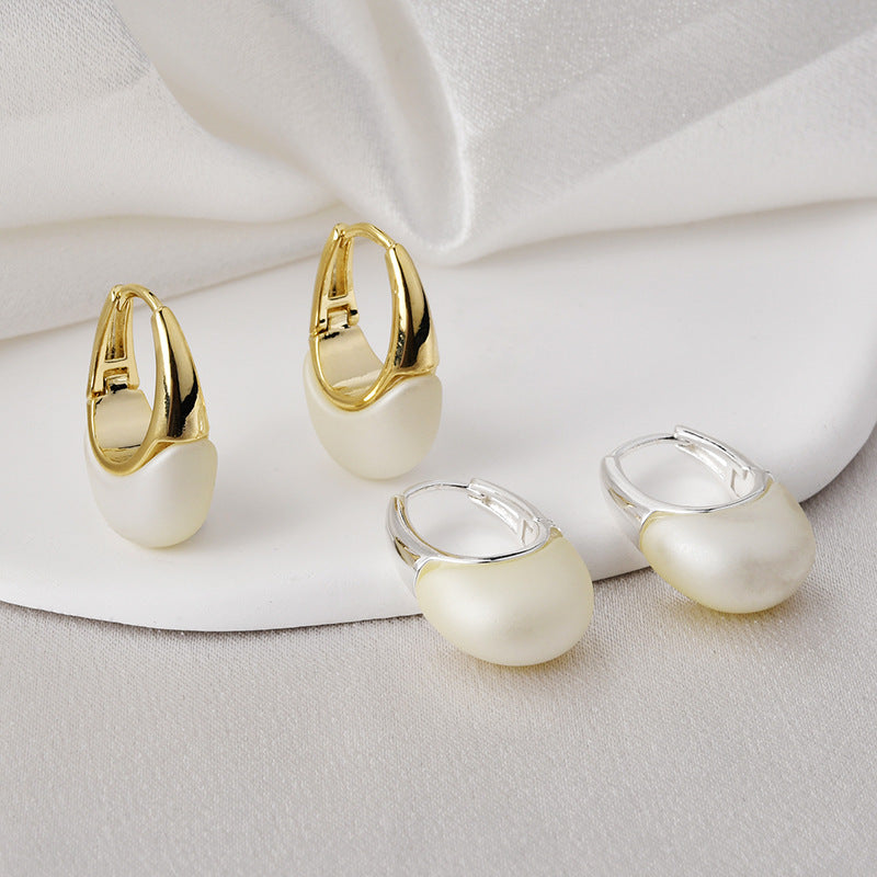 Wholesale  oval ear buckle  light luxury earrings