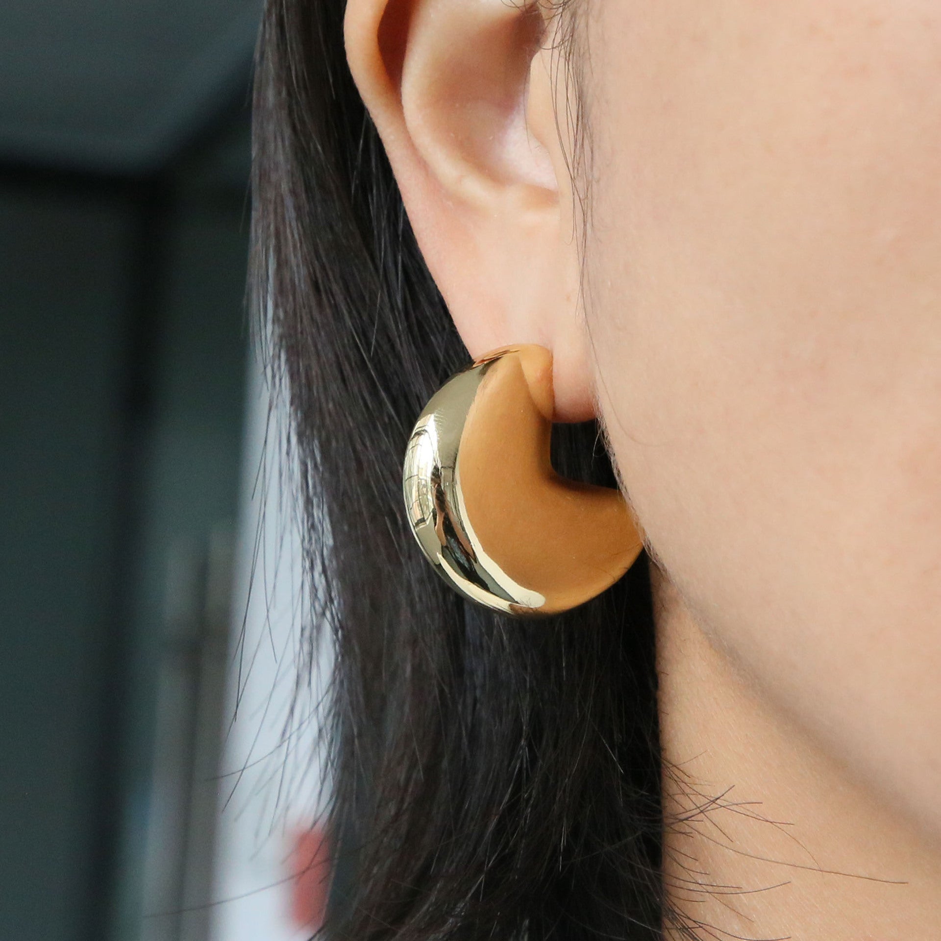 Wholesale 18k gold brass smooth exaggerated three-dimensional simple large earrings