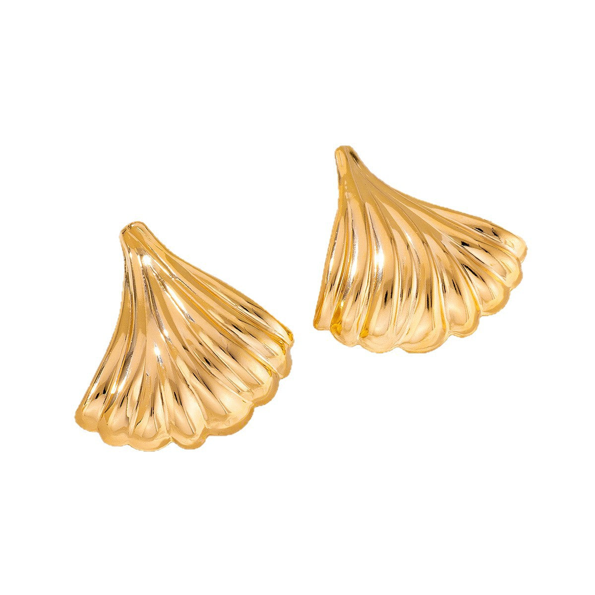 Wholesale Retro Fan Shaped Gold Metal Earrings Chic Pleated Shell Design Party Wear Fashion Accessory For Women Everyday Gift