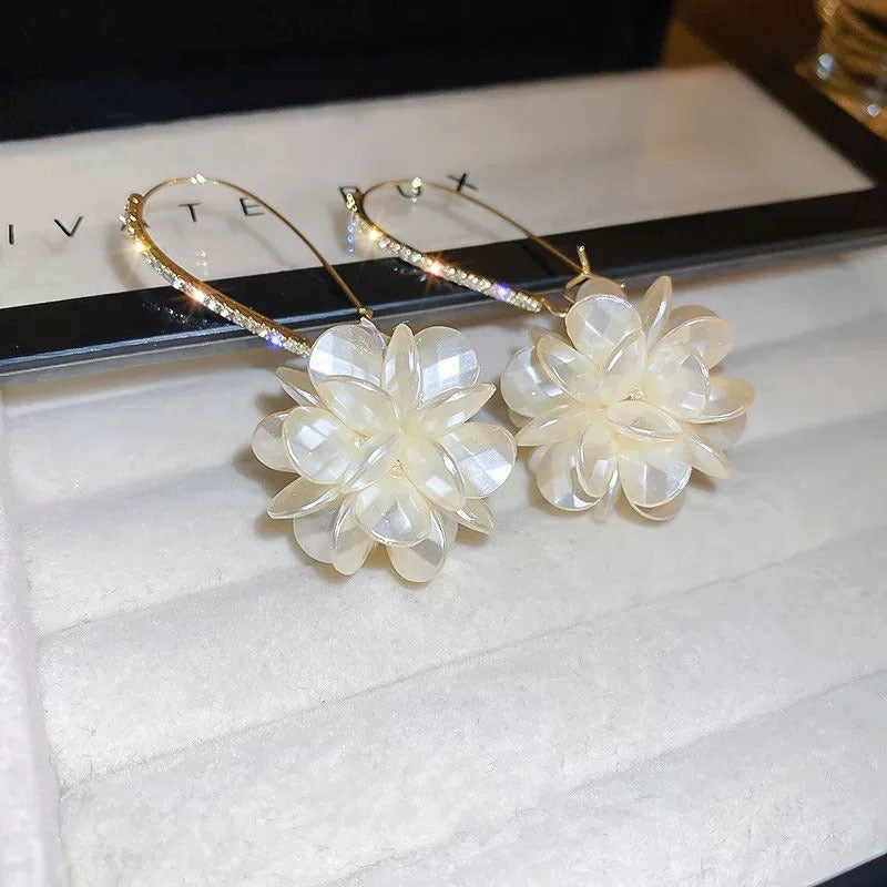 Wholesale  Diamond-encrusted Pearl Flower Earrings