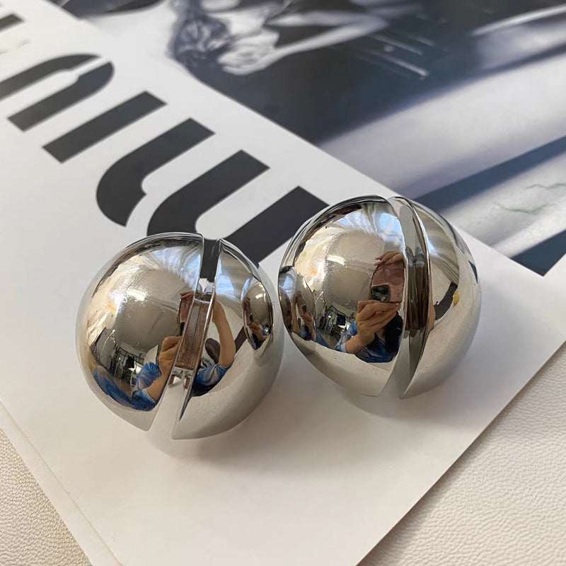 Wholesale retro luxury  split ball glossy earrings