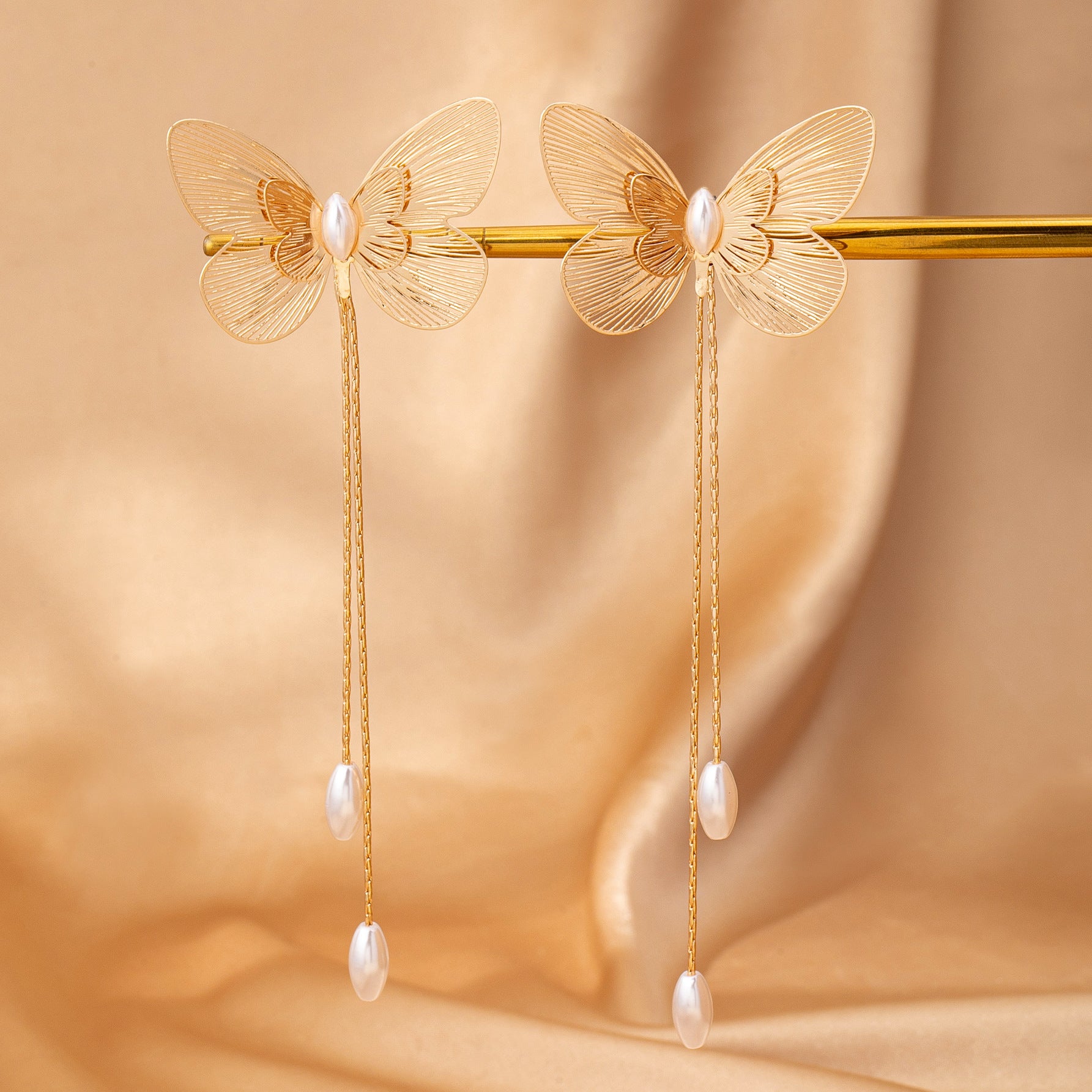 Wholesale French Butterfly Tassel Pearl Earrings Gold Tone Hollow Design Women S Fashion Jewelry Accessory