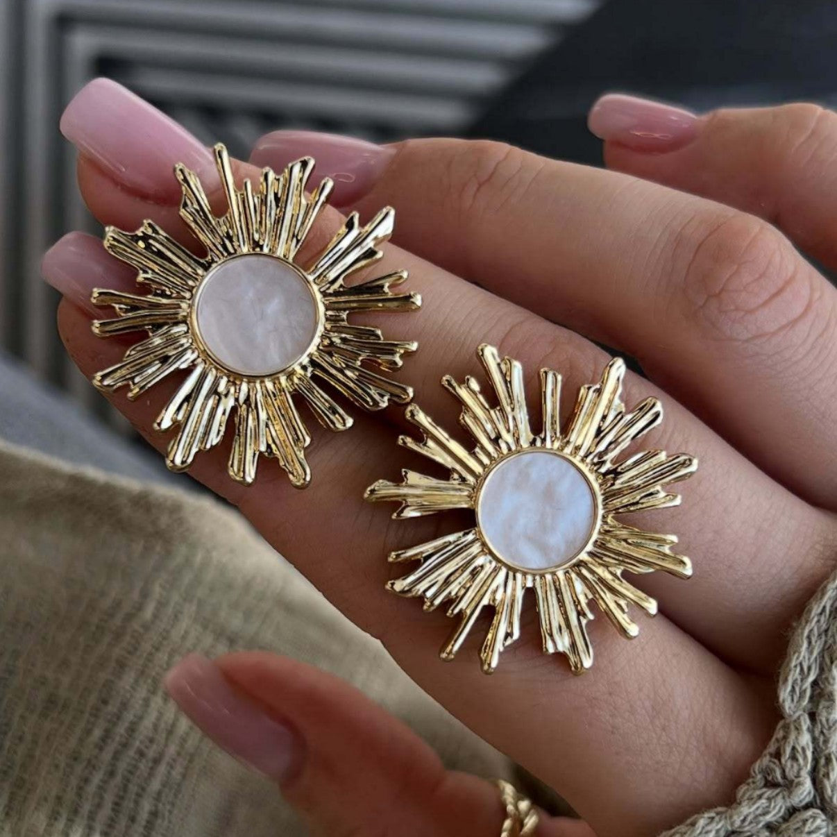 Wholesale Zinc Alloy Electroplated Sun Earrings Geometric Design Trendy Jewelry Accessory for Women