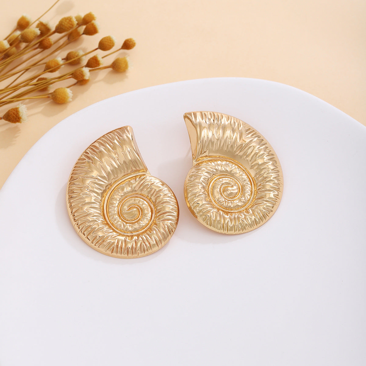 Wholesale Retro Flower Pearl Hollow Love Light Luxury Earrings