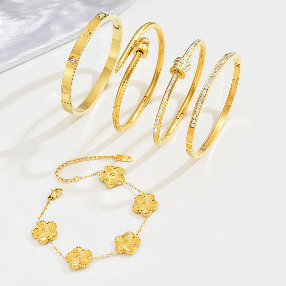 Wholesale Titanium Steel Gold Electroplated Studded Bracelet Set Fashion Jewelry Accessory