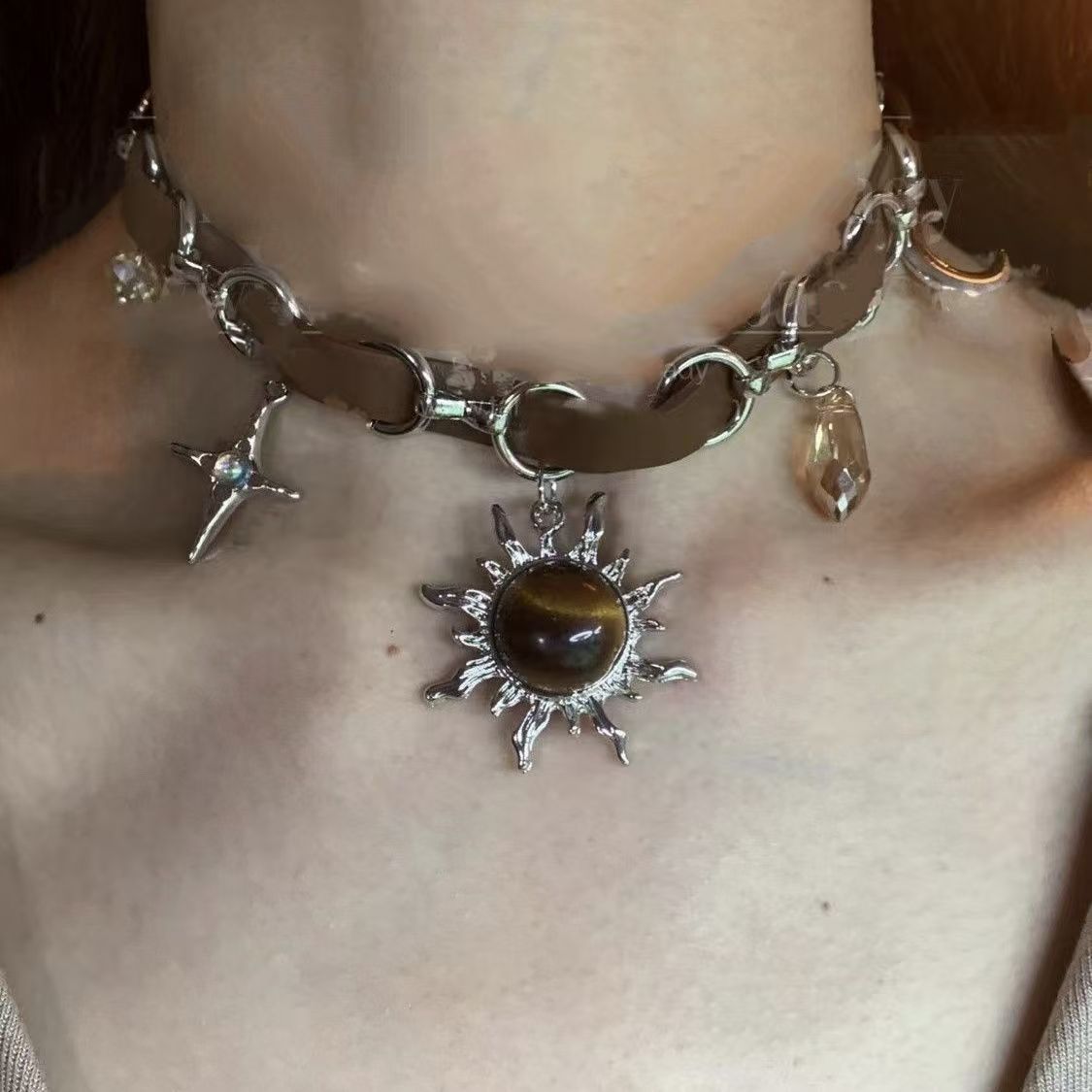 Wholesale Trendy Mixed Material Choker Necklace American Style Sunflower Pendant Leather Design For Women Gift Resale