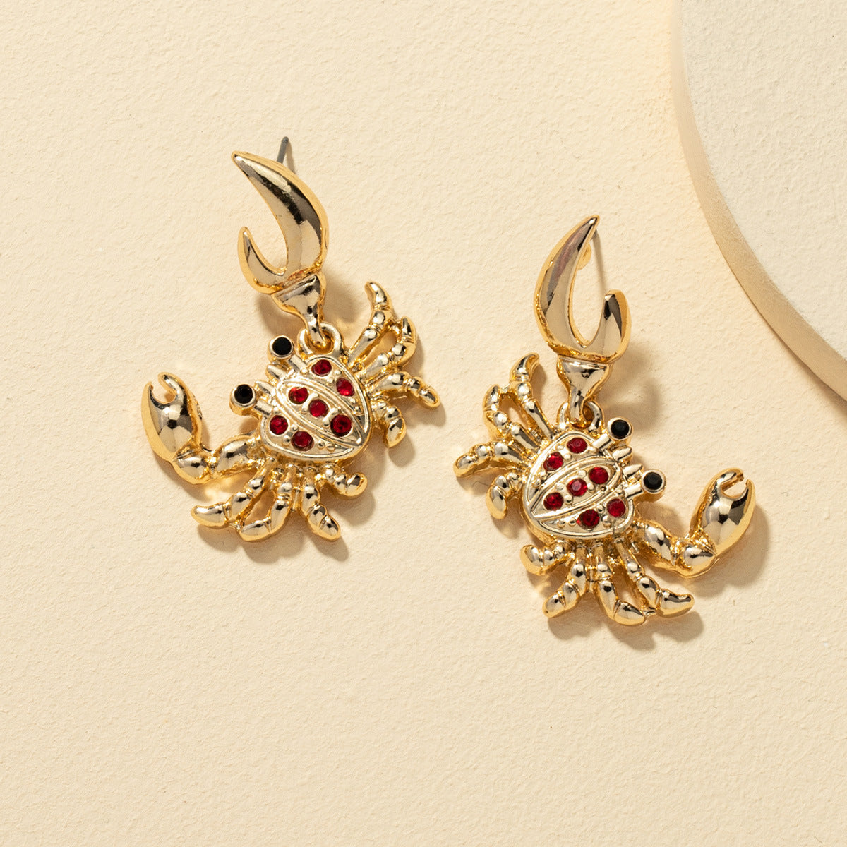 Wholesale European Style Creative 3D Crab Earrings Alloy Fashion Jewelry Accessory