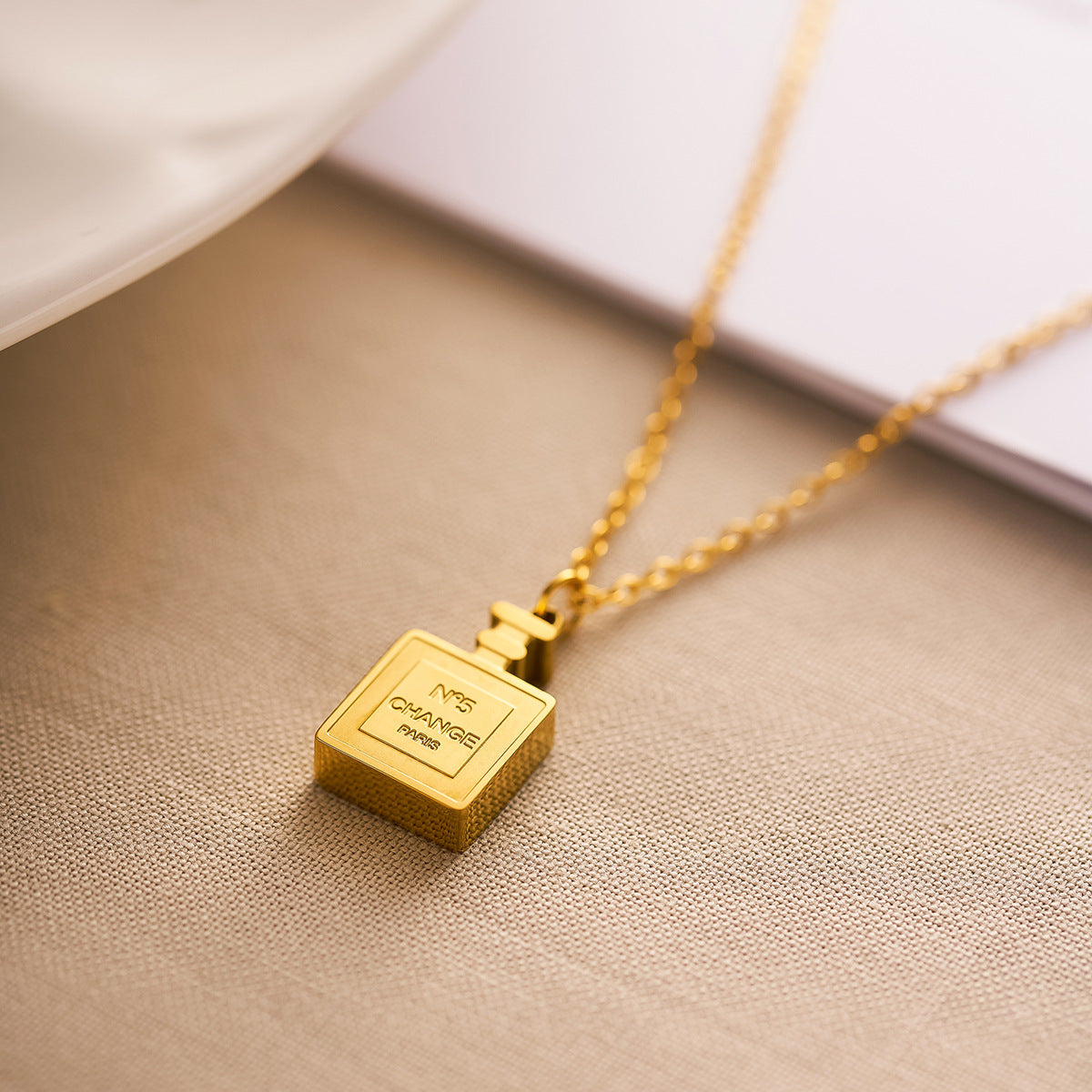 Wholesale 18k gold titanium steel perfume bottle necklace