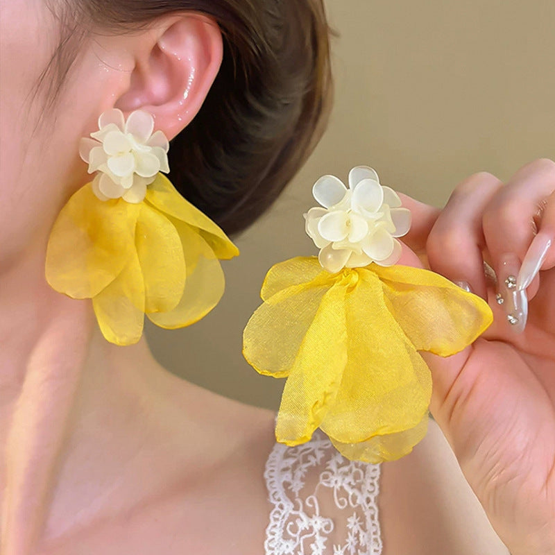 Wholesale Acrylic 3D Hydrangea Flower Earrings Handmade Mesh Petal Studs Fashion Accessory