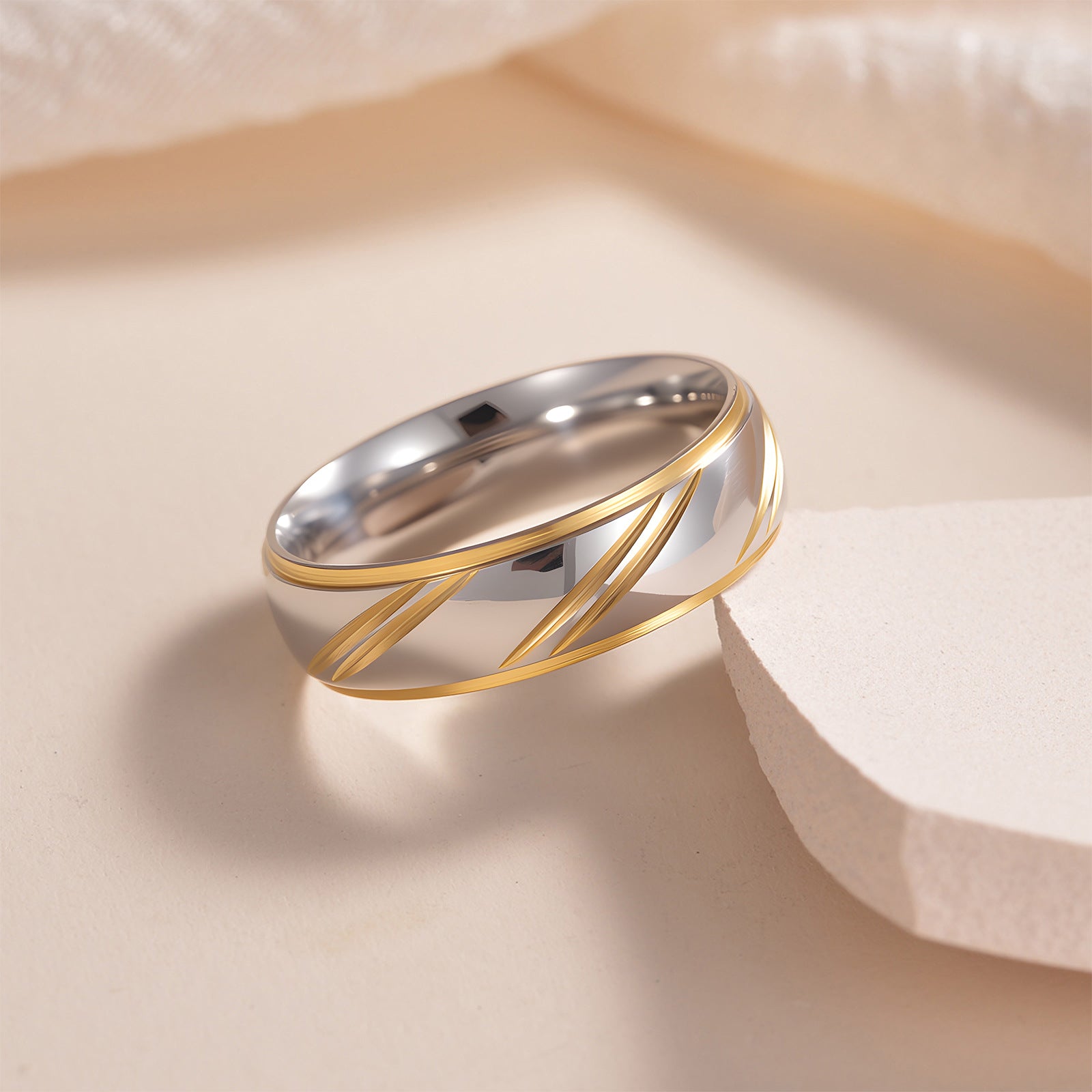 Wholesale European Fashion Gold Tone Stainless Steel Couple Rings,  Jewelry Accessory