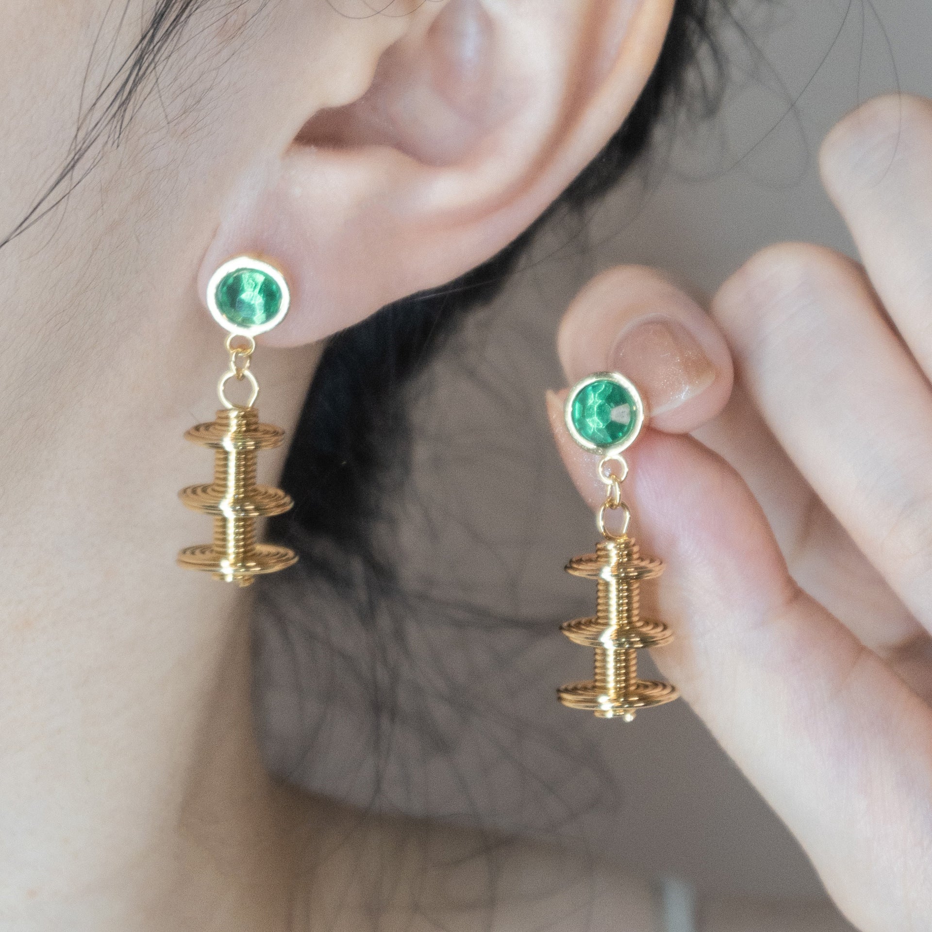 Wholesale Gold Plated Stainless Steel Three Layer Coil Geometric Lantern Earrings French Retro Women S Stud Earrings Party Fashion Accessory