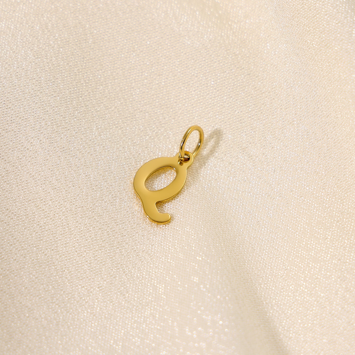 Wholesale 26 English letters stainless steel letter pendant