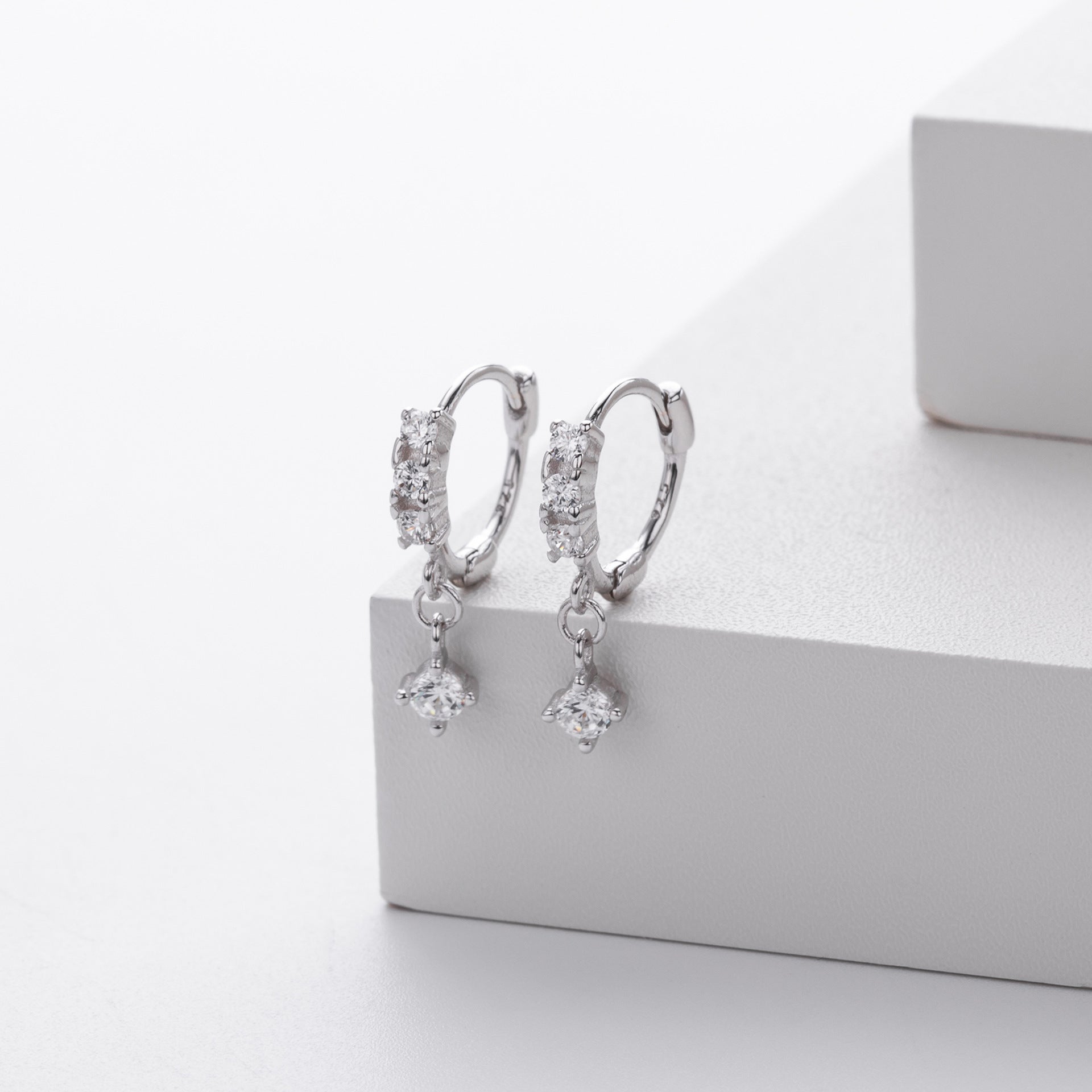 Wholesale  S925 Sterling Silver Diamond Micro-inlaid Zircon  Light Luxury  Earrings