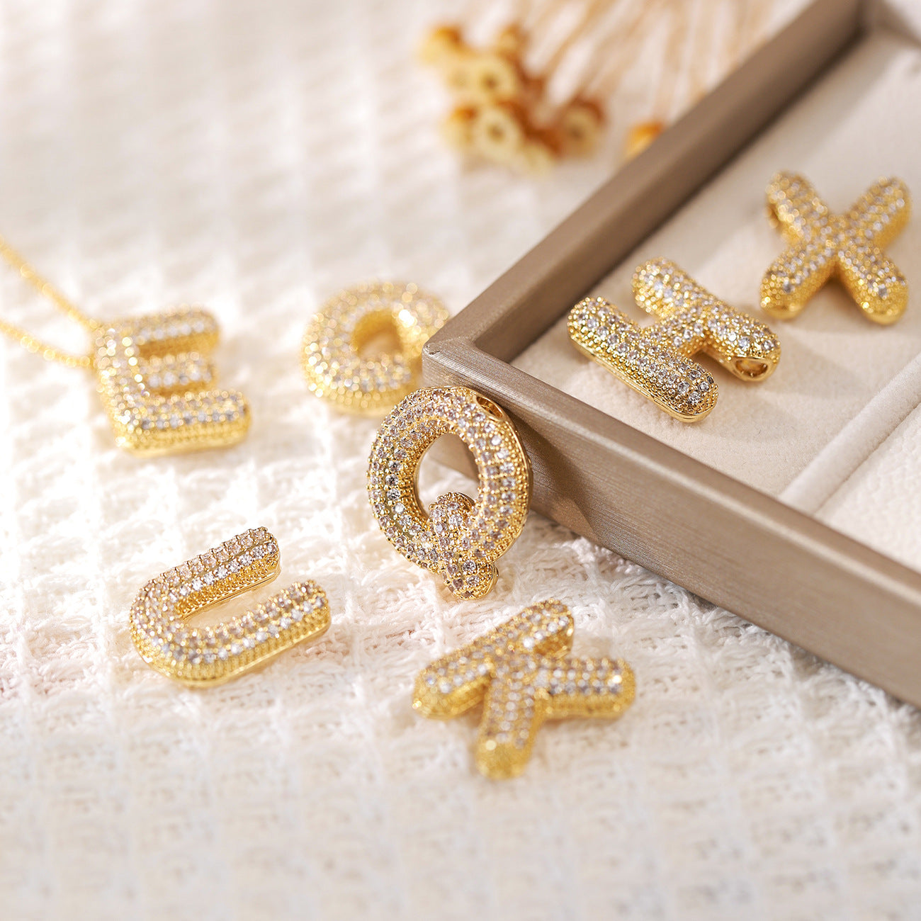 Wholesale Copper Gold Plated Zircon Clavicle Chain Birthday Balloon Letter Necklace ACC-NE-MeiWeite004