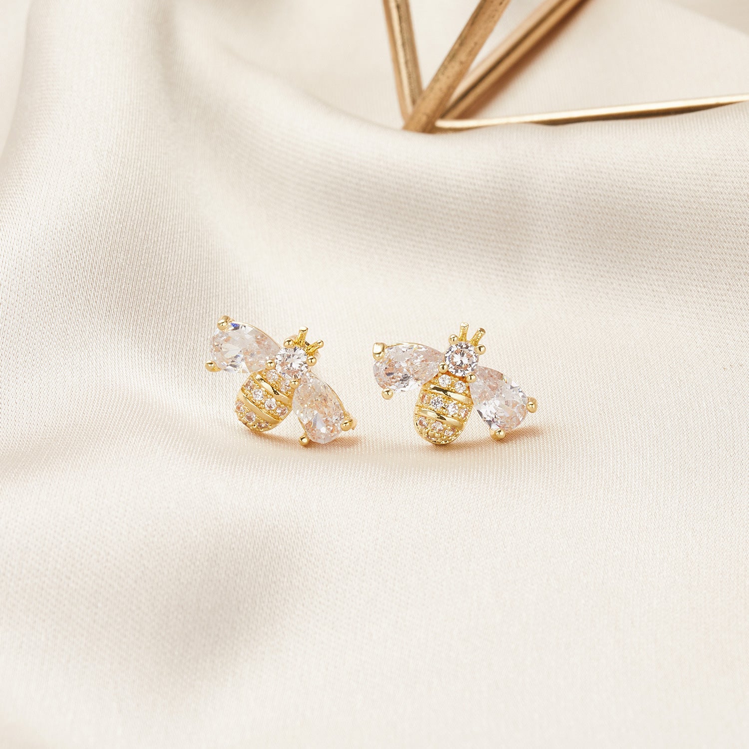 Wholesale S925 silver needle zircon bee stud earrings