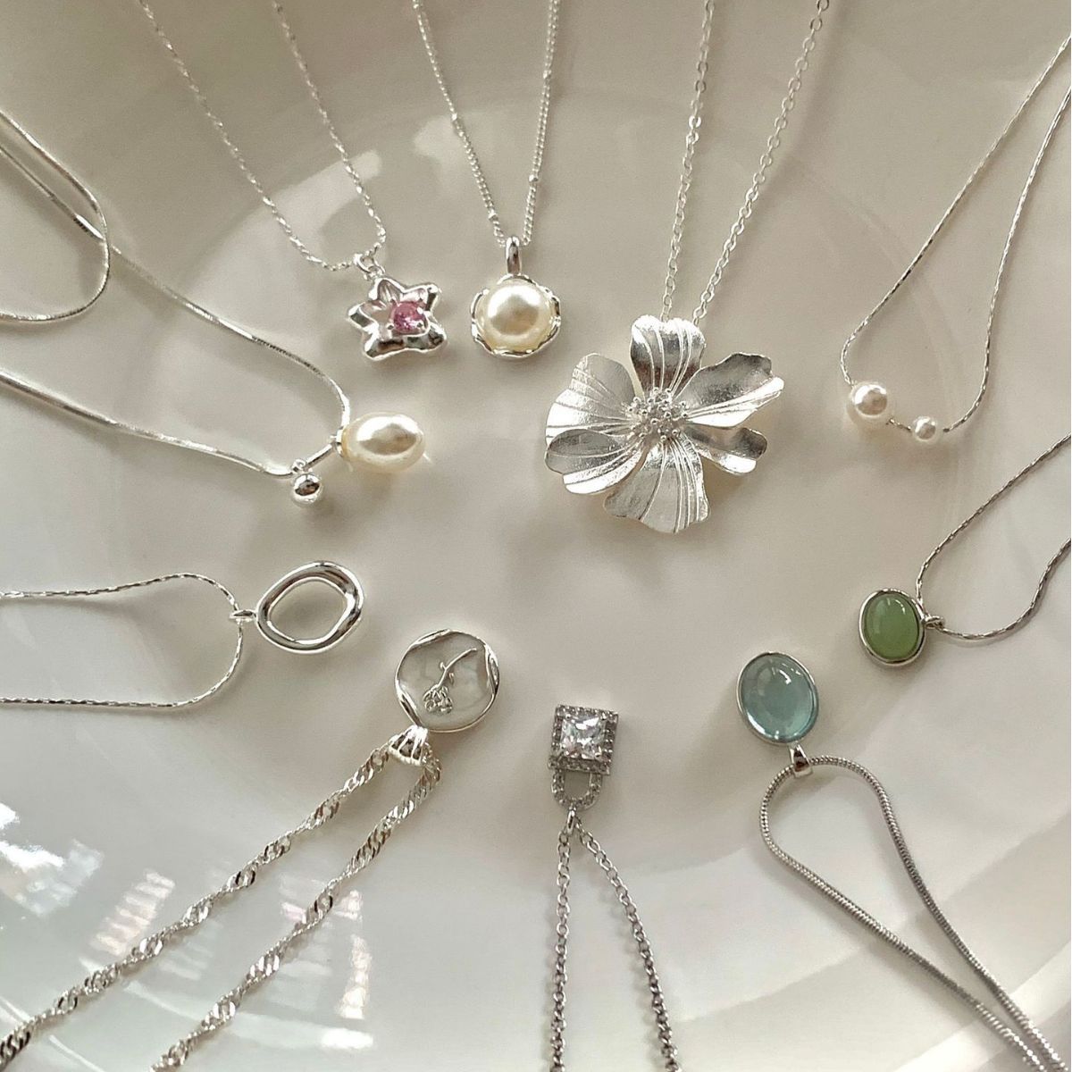 Wholesale Moonstone Light Luxury Pendant Necklace Choker Necklaces ACC-NE-LiuYing001