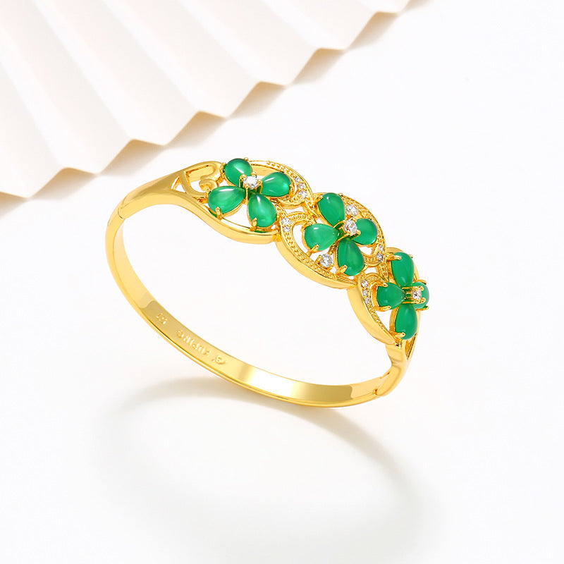 Wholesale  four-leaf flower emerald bracelet fashion retro temperament buckle bracelet
