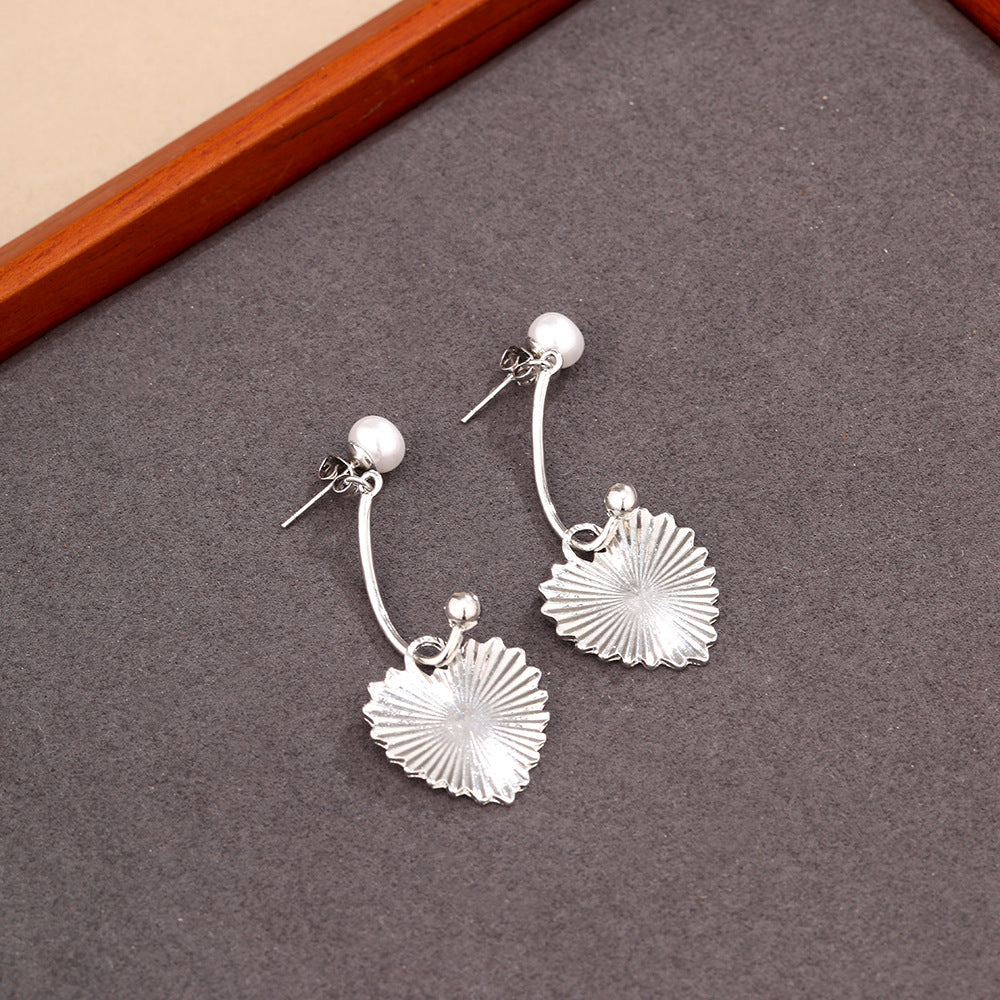 Wholesale Pearl Earrings Textured Heart Ear Pin