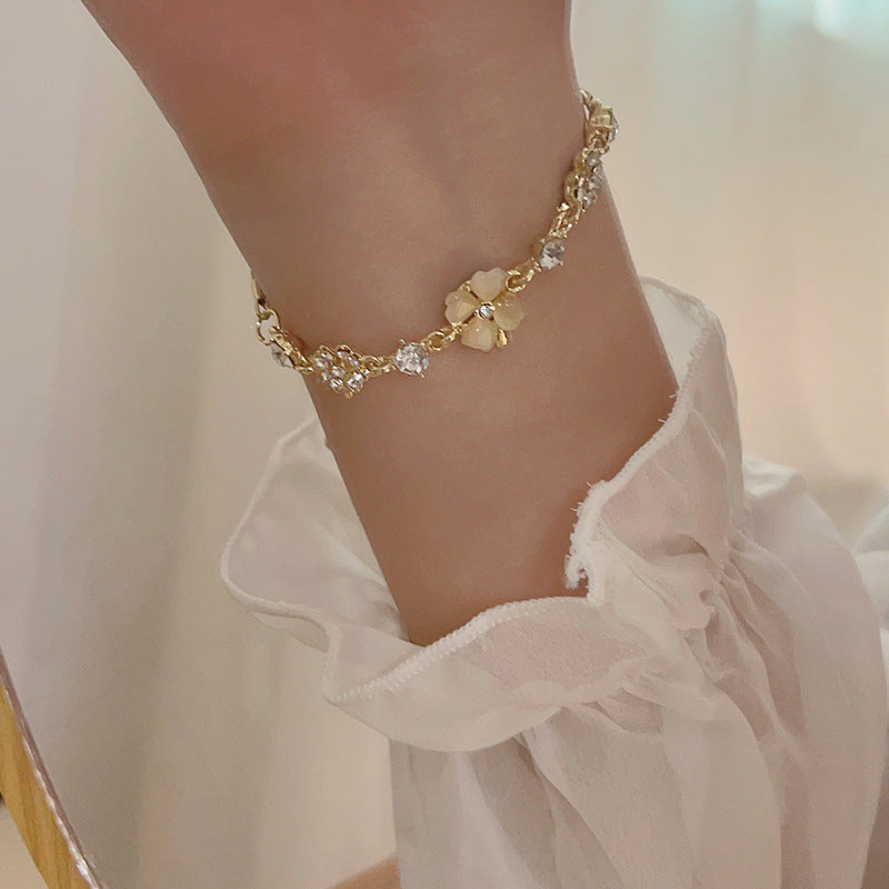 Wholesale Cat' s Eye Flower Bracelet