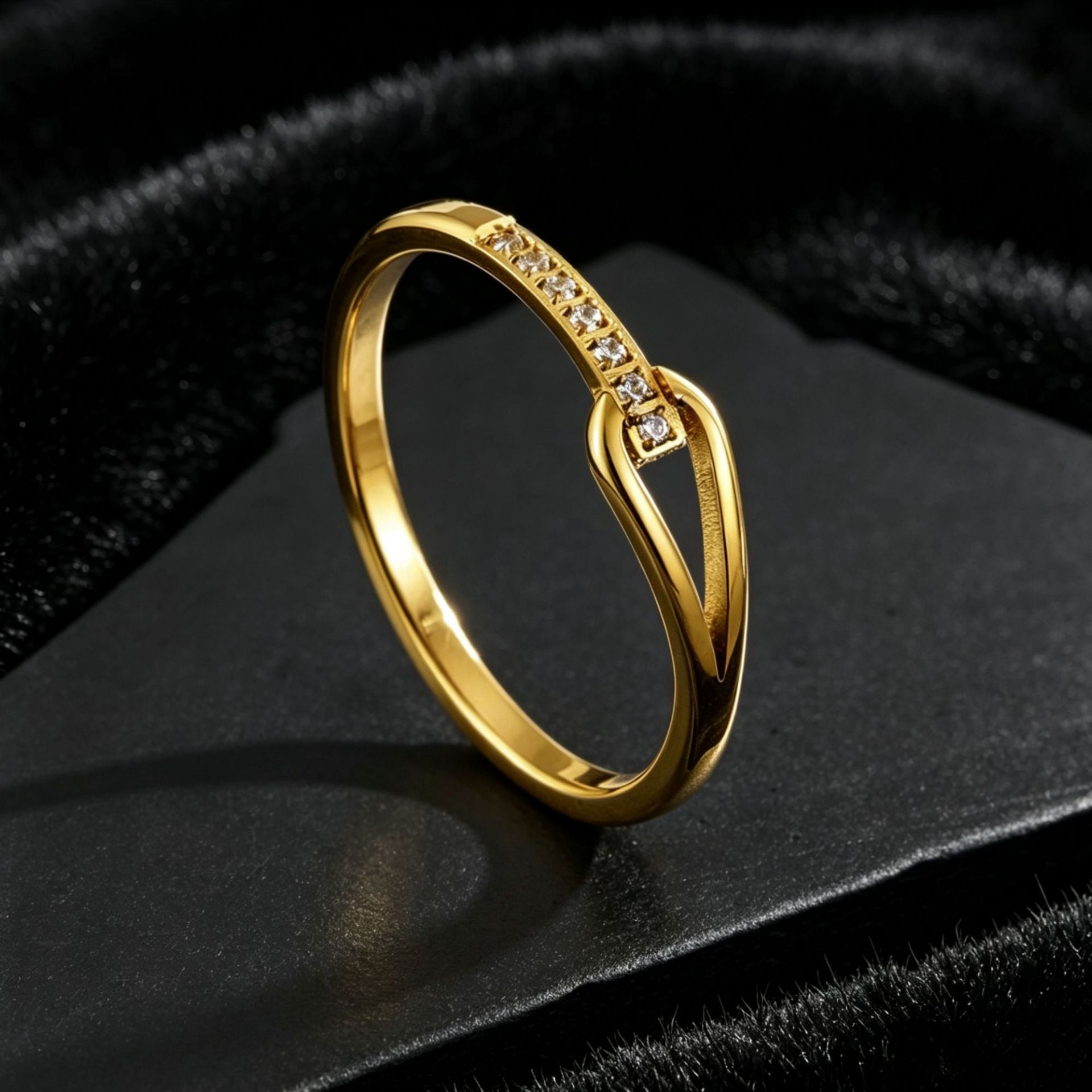 Wholesale Modern Geometric U-Shape Gold Plated Natural Zircon Ring - Fashion Accessory for Resale