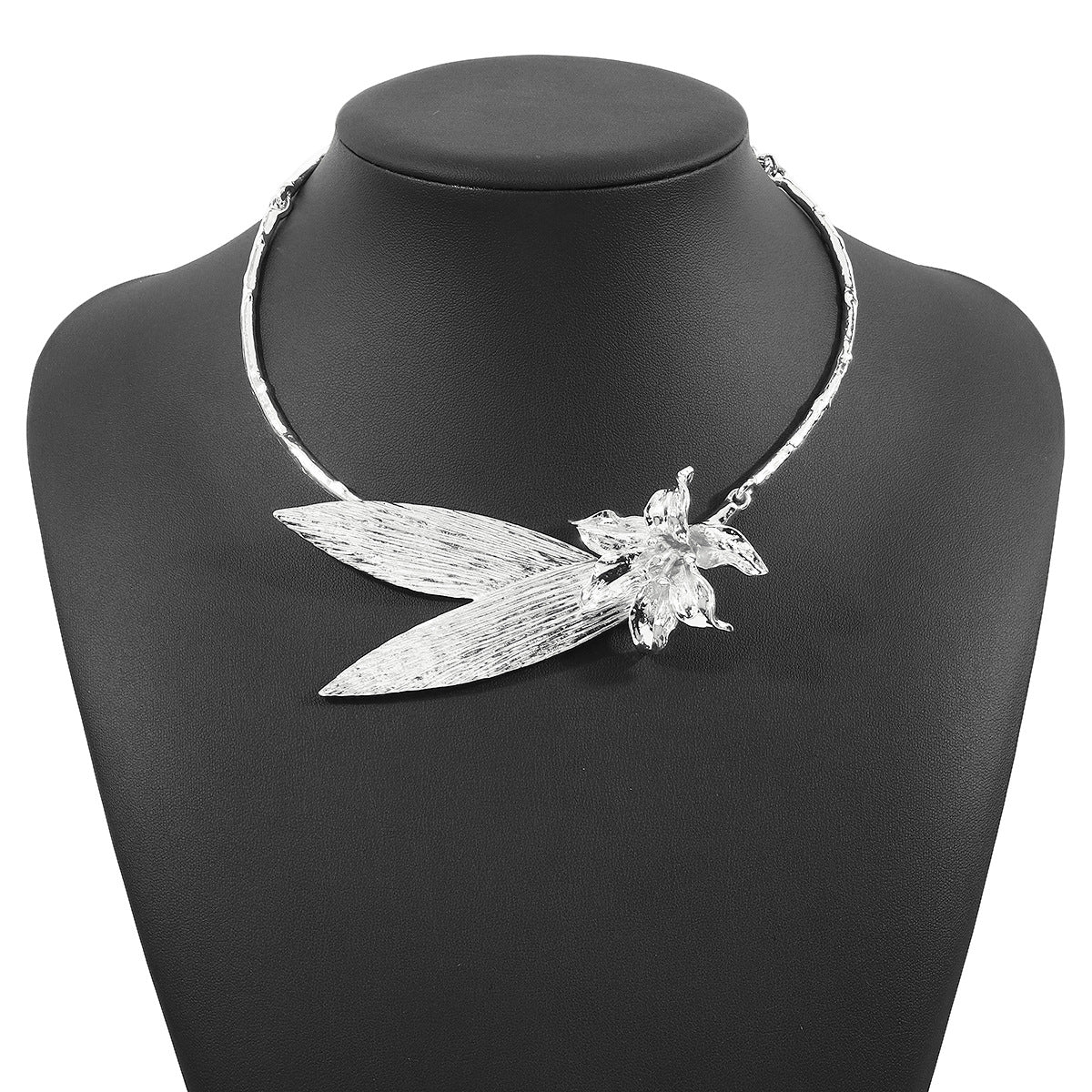 Wholesale Leaf Flower Alloy Necklace Heavy Exaggerated Design Clavicle Chain Necklace