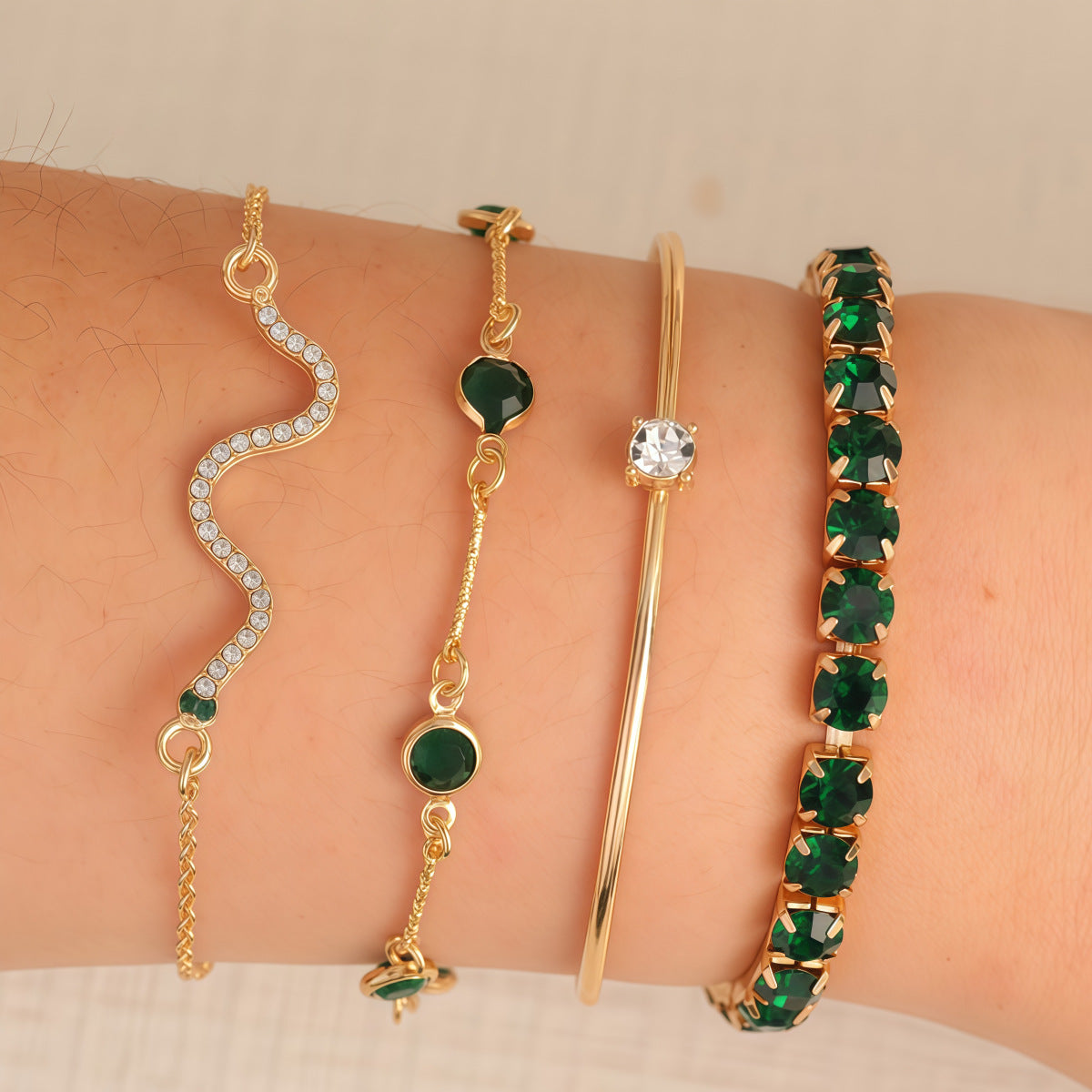 Wholesale Alloy Snake Bracelet Set Retro Emerald Green Rhinestones Fashion Accessory Gift