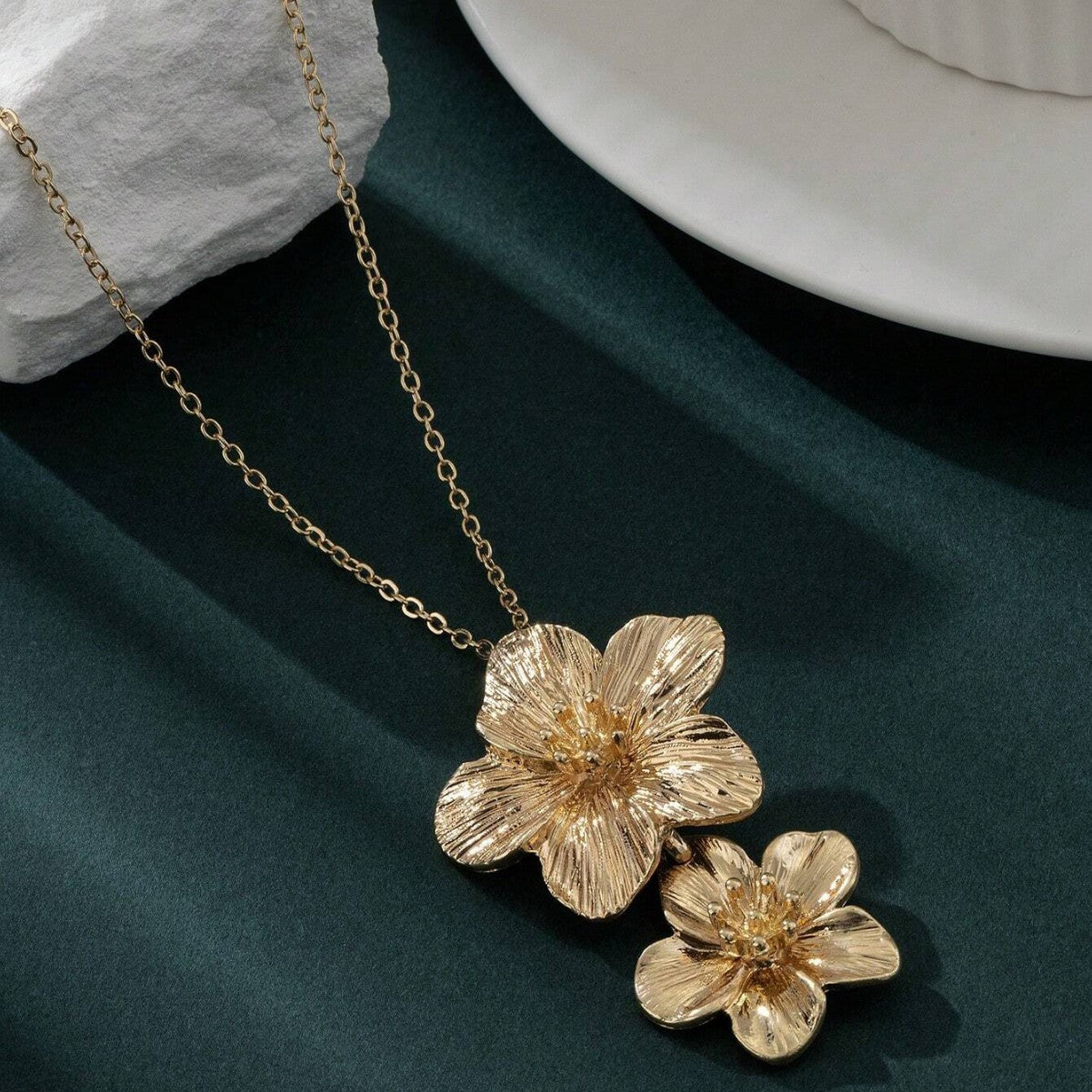 Wholesale flower pendant  elegant petal collarbone chain necklace