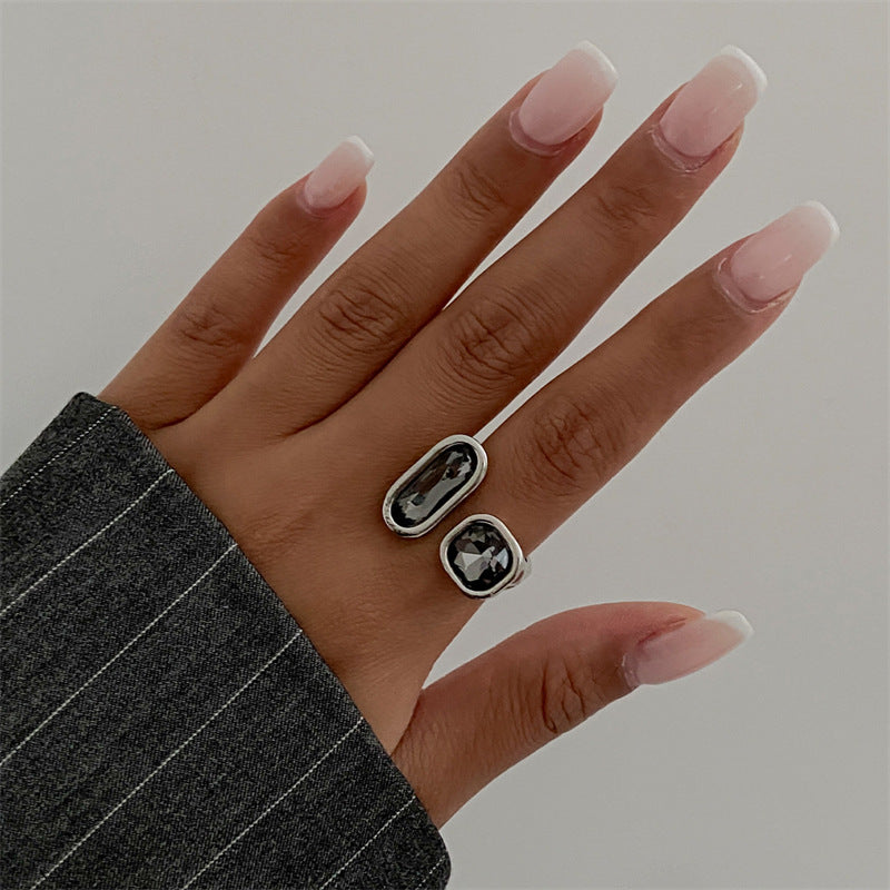 Wholesale exaggerated metal lips and heart inlay  Ring