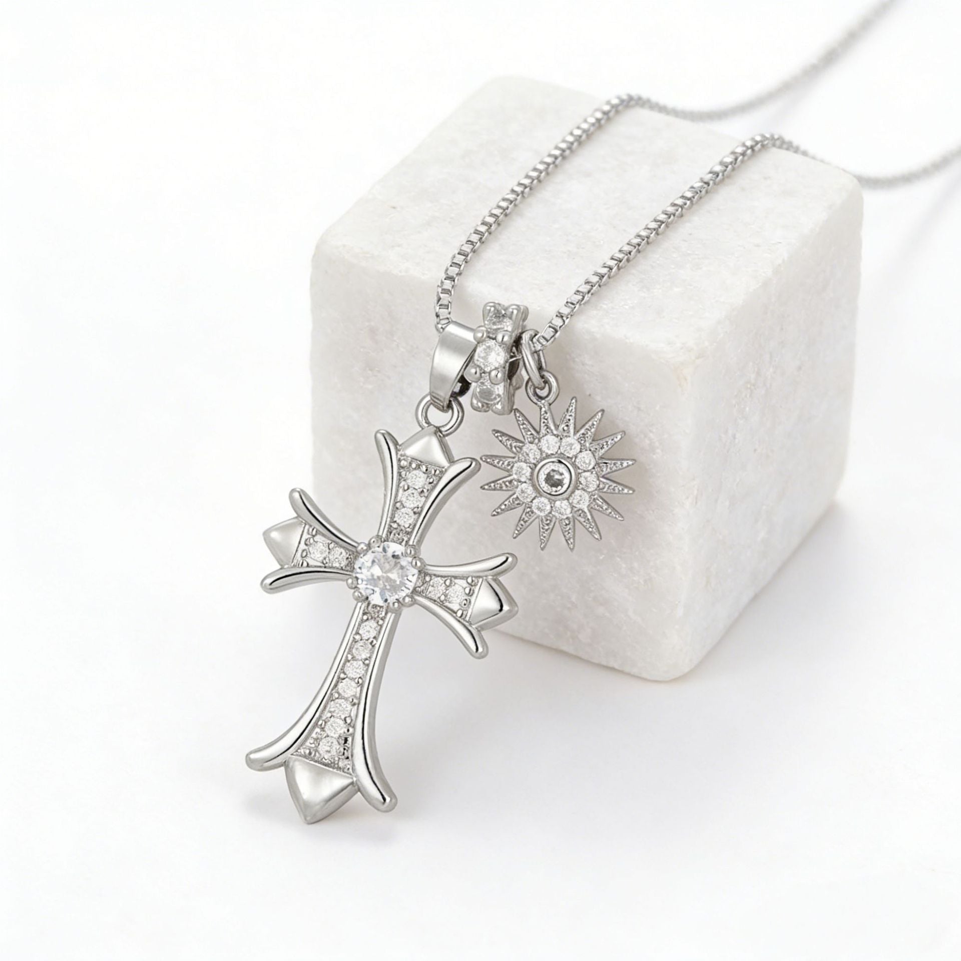 Wholesale Trendy Cross Pendant Necklace Copper Gold Plated Zircon Stones Fashion Accessory Gift