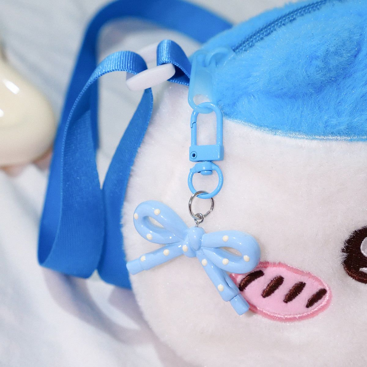 Wholesale Hollow Candy Colored Resin Bow Keychain Pendant,  Modern Bag Charm for Backpack
