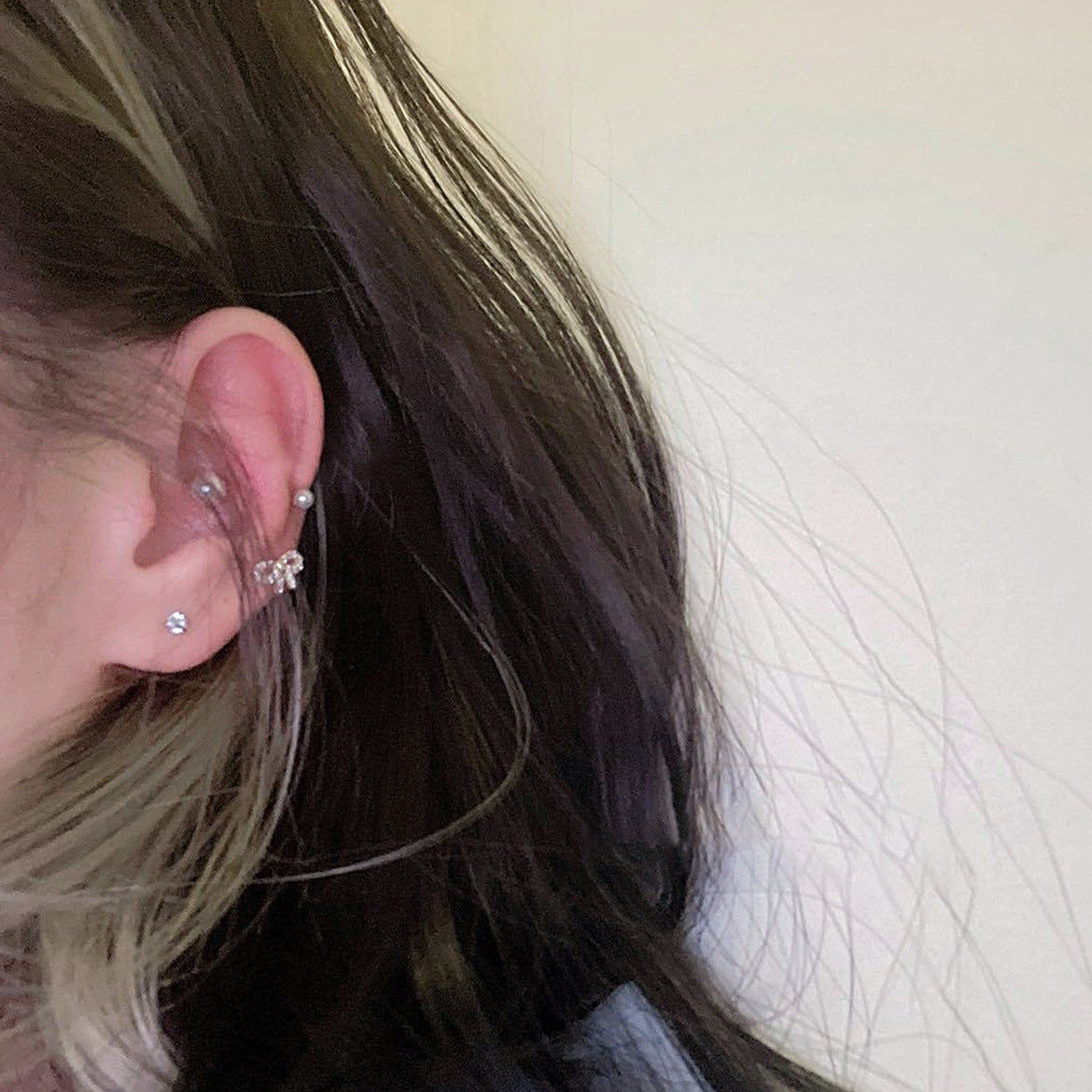 Wholesale  Bow Pearl Titanium Steel Screw Ear Nail Earrings