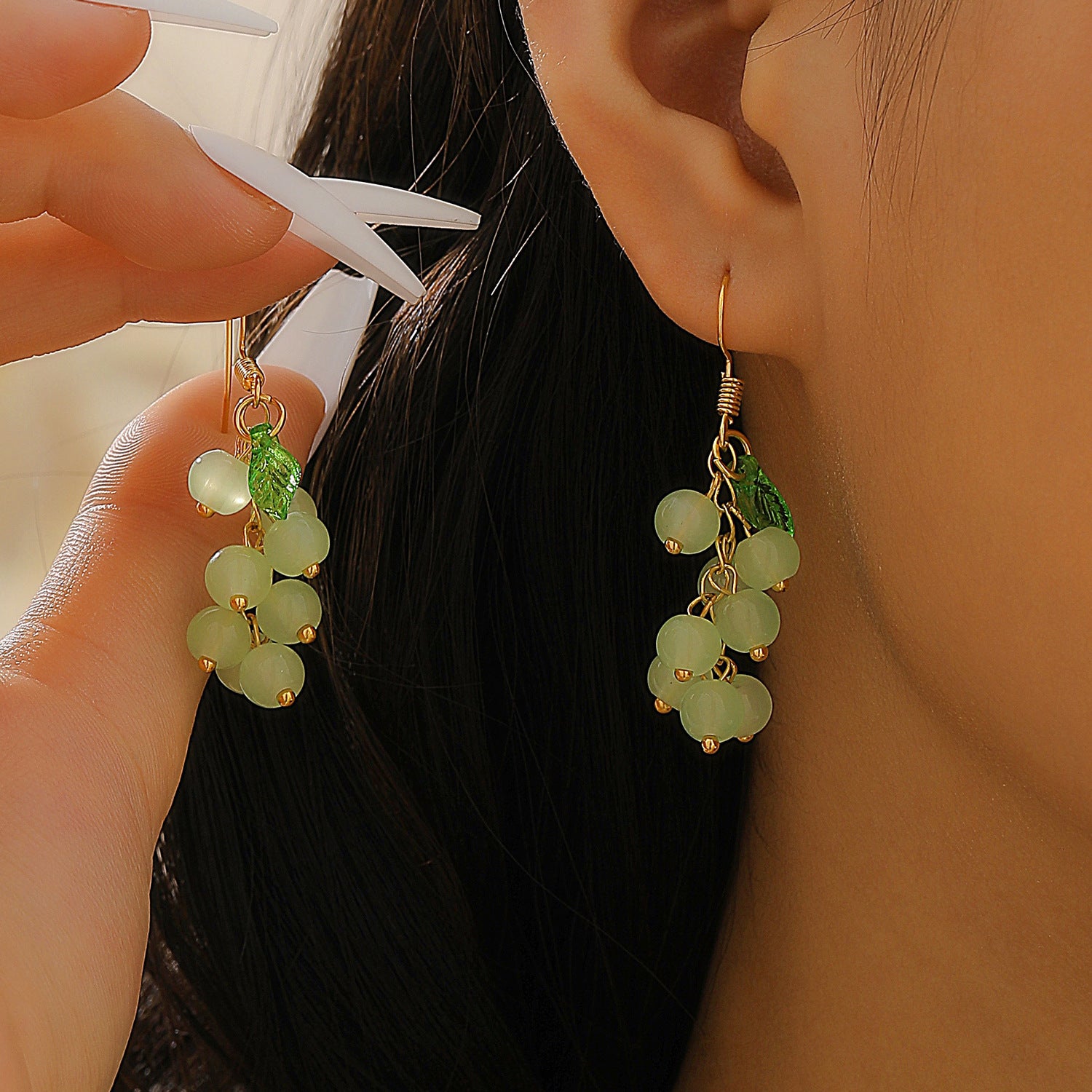 Wholesale Retro Grape Drop Earrings For Women Glass Gold Toned Fruit Earrings Sweet Casual Jewelry Accessory Party Wear Boutique Resale