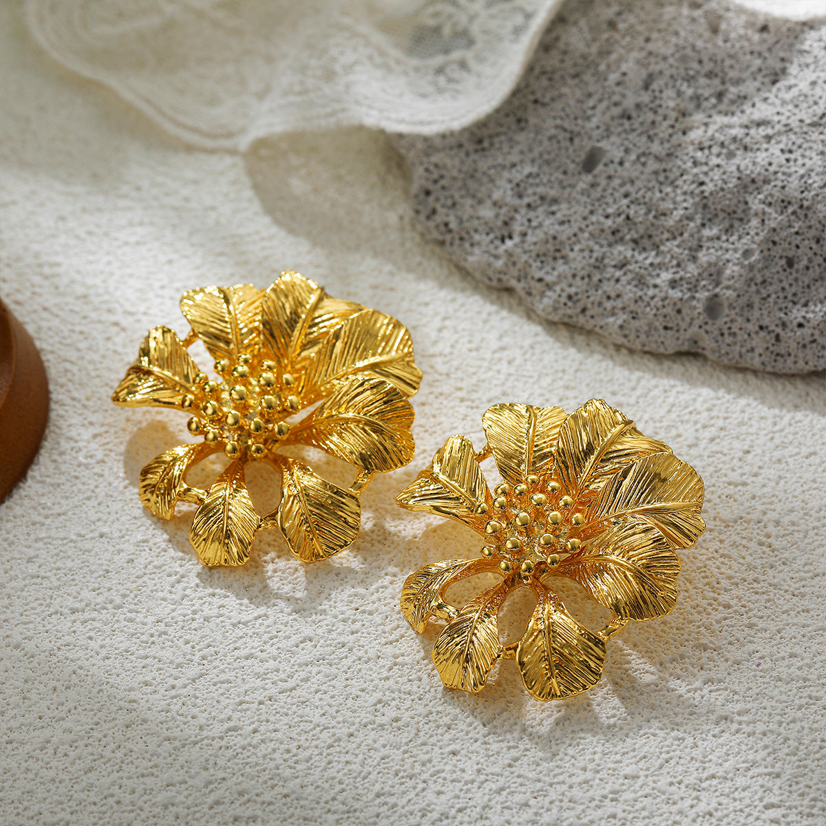 Wholesale 18K gold sunflower retro earrings