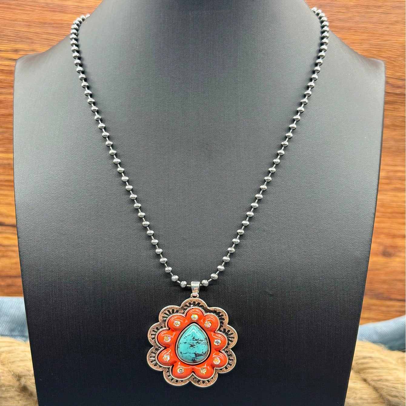 Wholesale Vintage Bohemian Turquoise Rhinestone Flower Pendant Necklace Zinc Alloy Bead Chain Women S Fashion Accessory