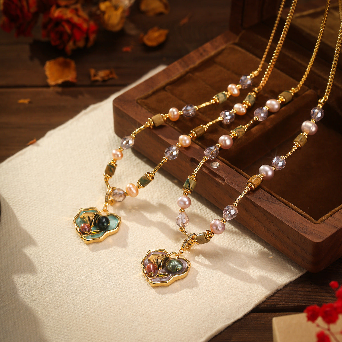 Wholesale Beaded Vintage Drop Glaze Oil Painting Necklace Light Luxury  Clavicle Chain