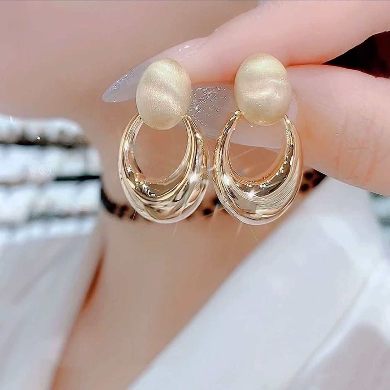 Wholesale Zinc Alloy Electroplated Oval Frosted Earrings Light Luxury Retro Style for Women Boutique Resale