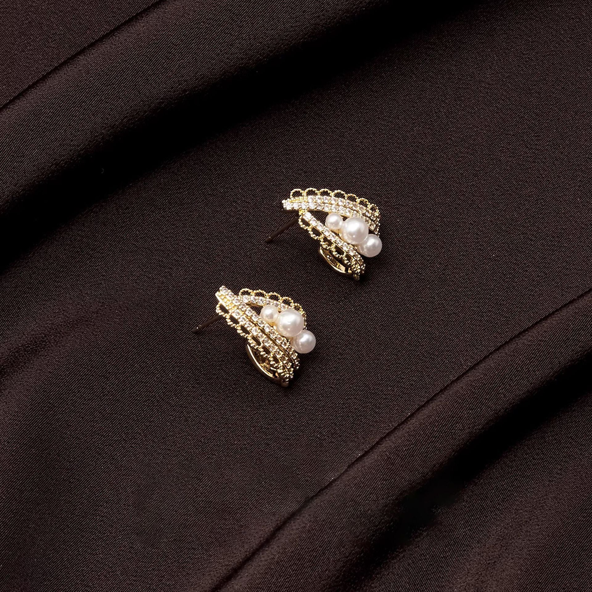 Wholesale Golden Diamond Pearl Earrings