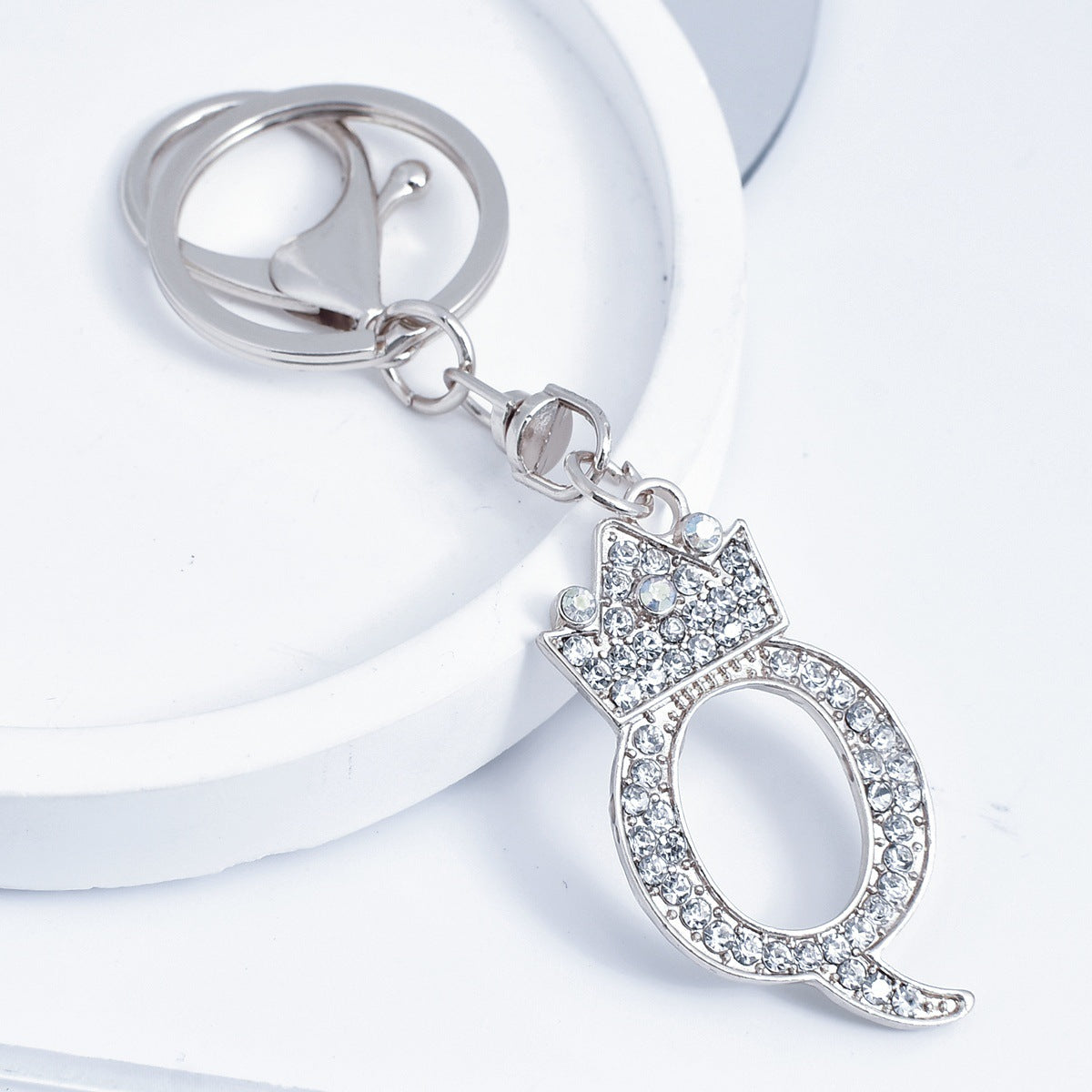 Wholesale Stylish Rhinestone 26 Letter Keychain Zinc Alloy Silver Metal Pendant Car Backpack Accessory Fashion Jewelry Gift For Resale