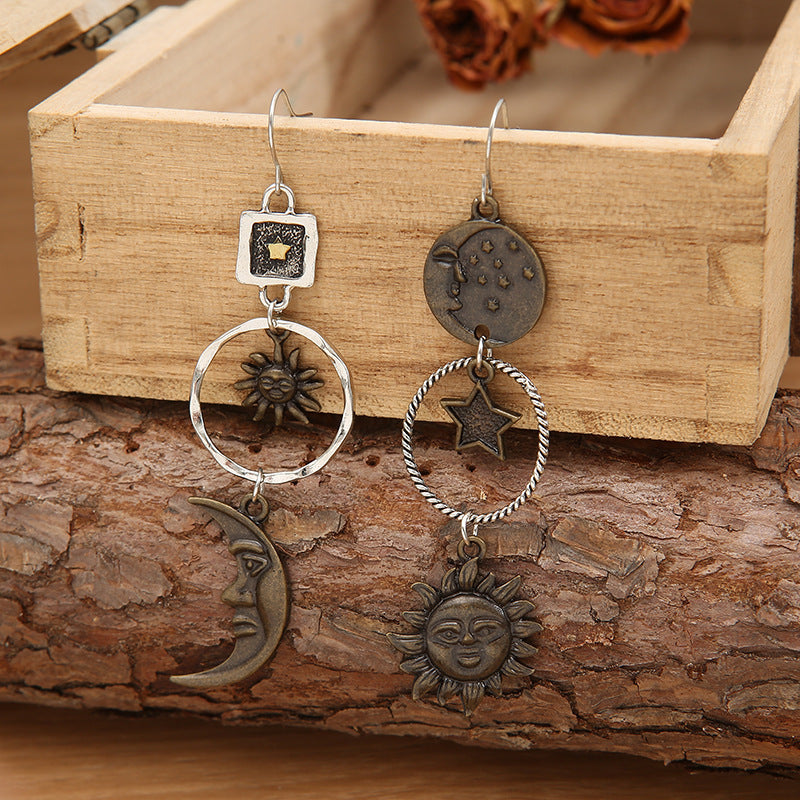 Wholesale Alloy Star and Moon Drop Earrings Geometric Retro Design Jewelry Accessory for Women