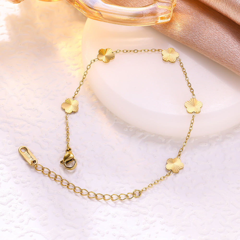Wholesale All-Titanium Steel Light Luxury Fashion 18K Gold Engraved Five-Leaf Flower Mini Bracelet Necklace for Women