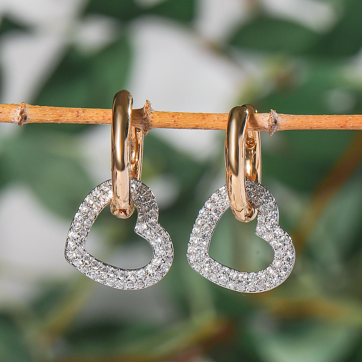 Wholesale Heart-filled Zirconium Electroplated 18K Gold Valentine's Day Ring