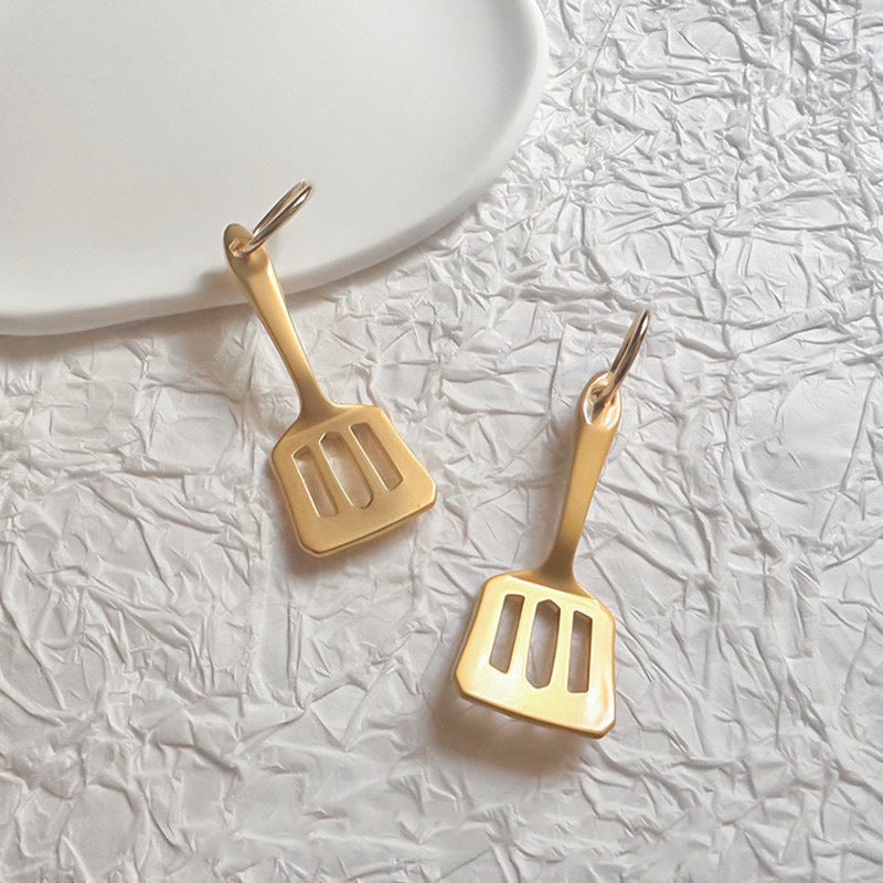 Wholesale Creative and fashionable golden shovel earrings