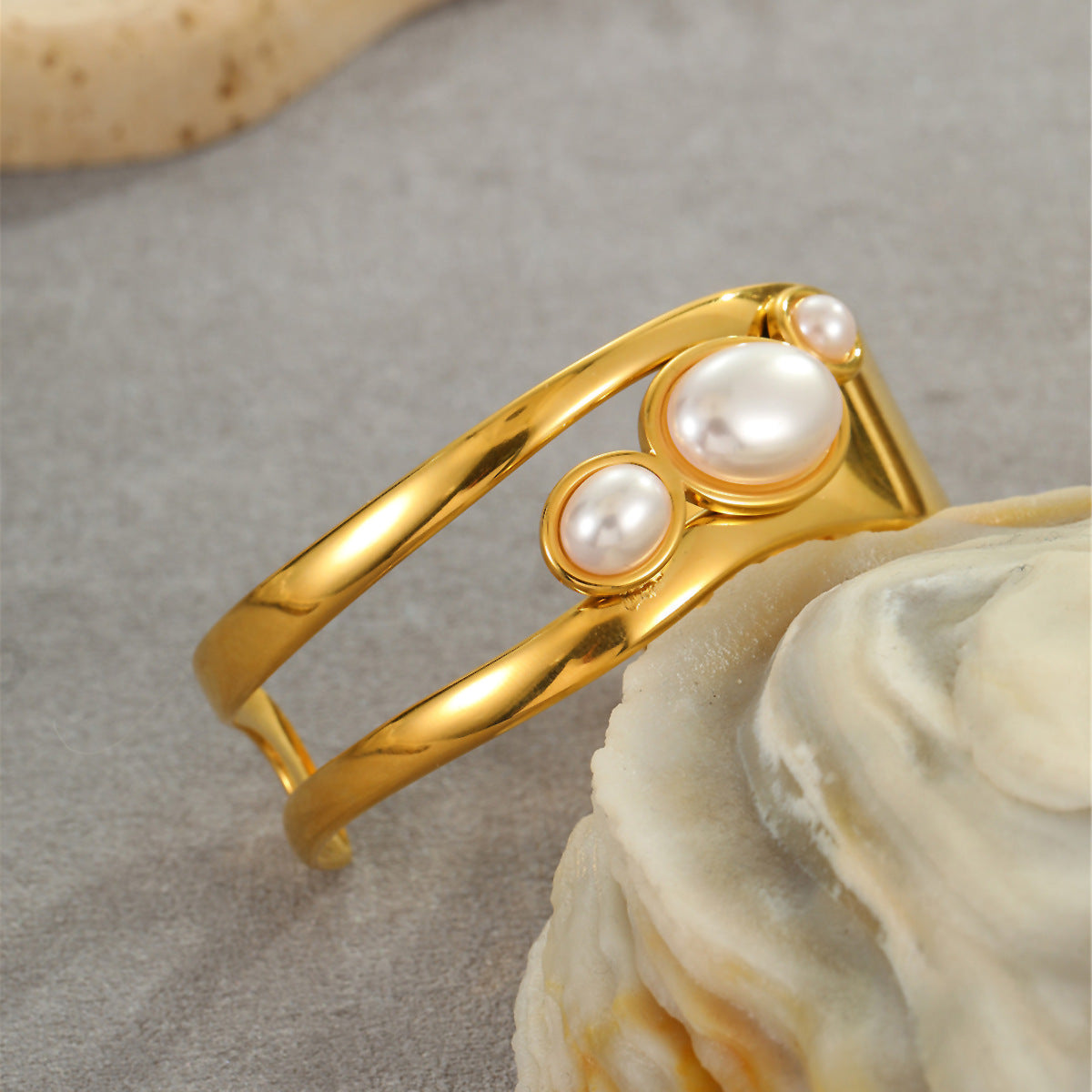Wholesale Cut Out Stainless Steel Bracelet Inlaid with Pearl Open Bracelet