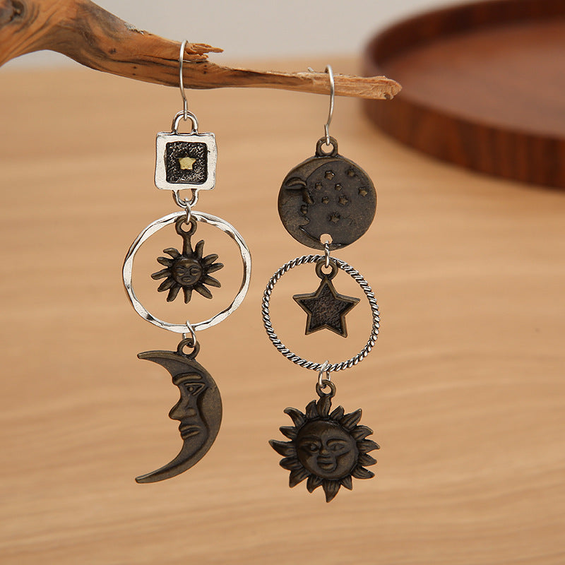 Wholesale Alloy Star and Moon Drop Earrings Geometric Retro Design Jewelry Accessory for Women