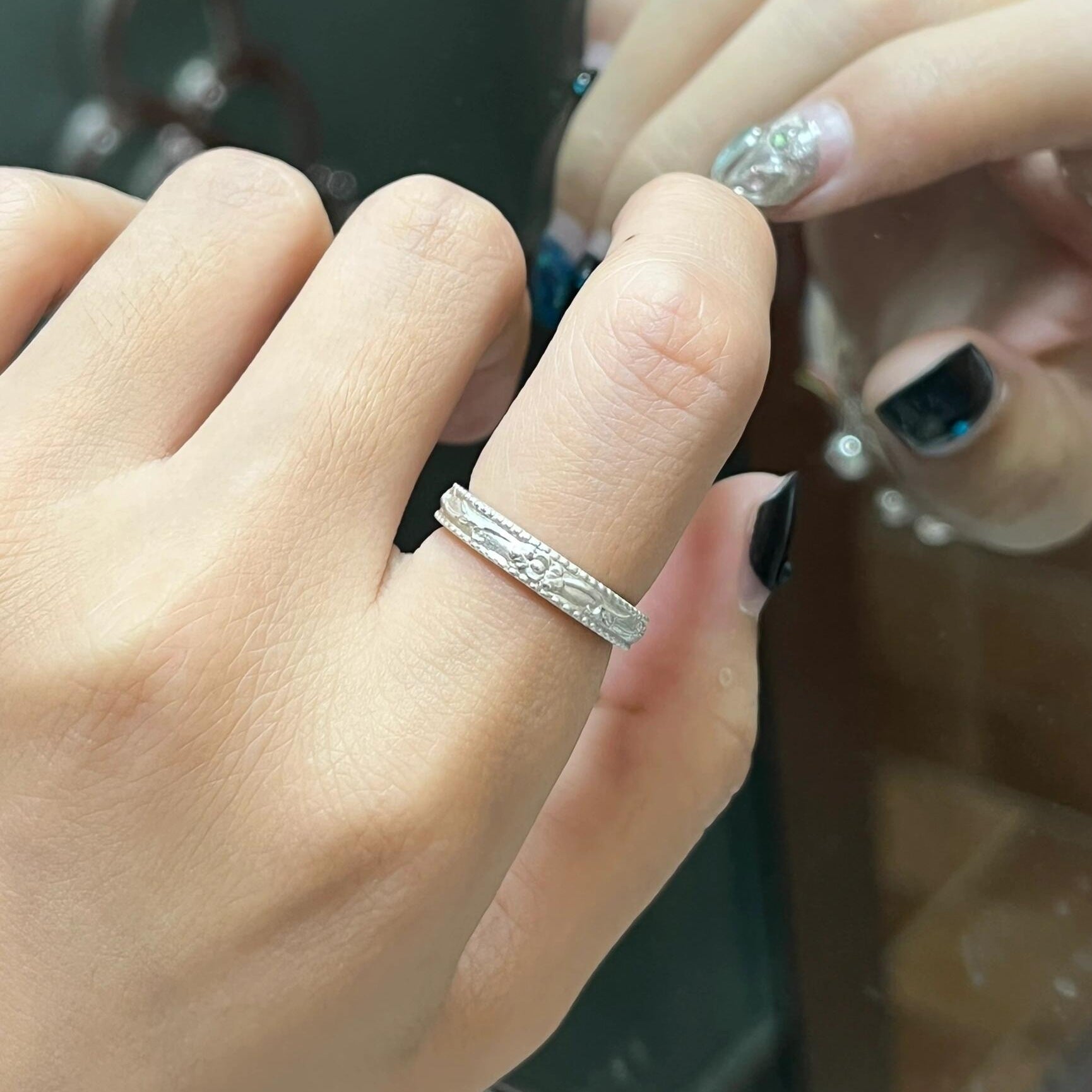 Wholesale Chinese Style Retro Pattern Ring Women' s Niche Design Sense Old-fashioned Plum Blossom Winding Flower Ring Open Finger Ring