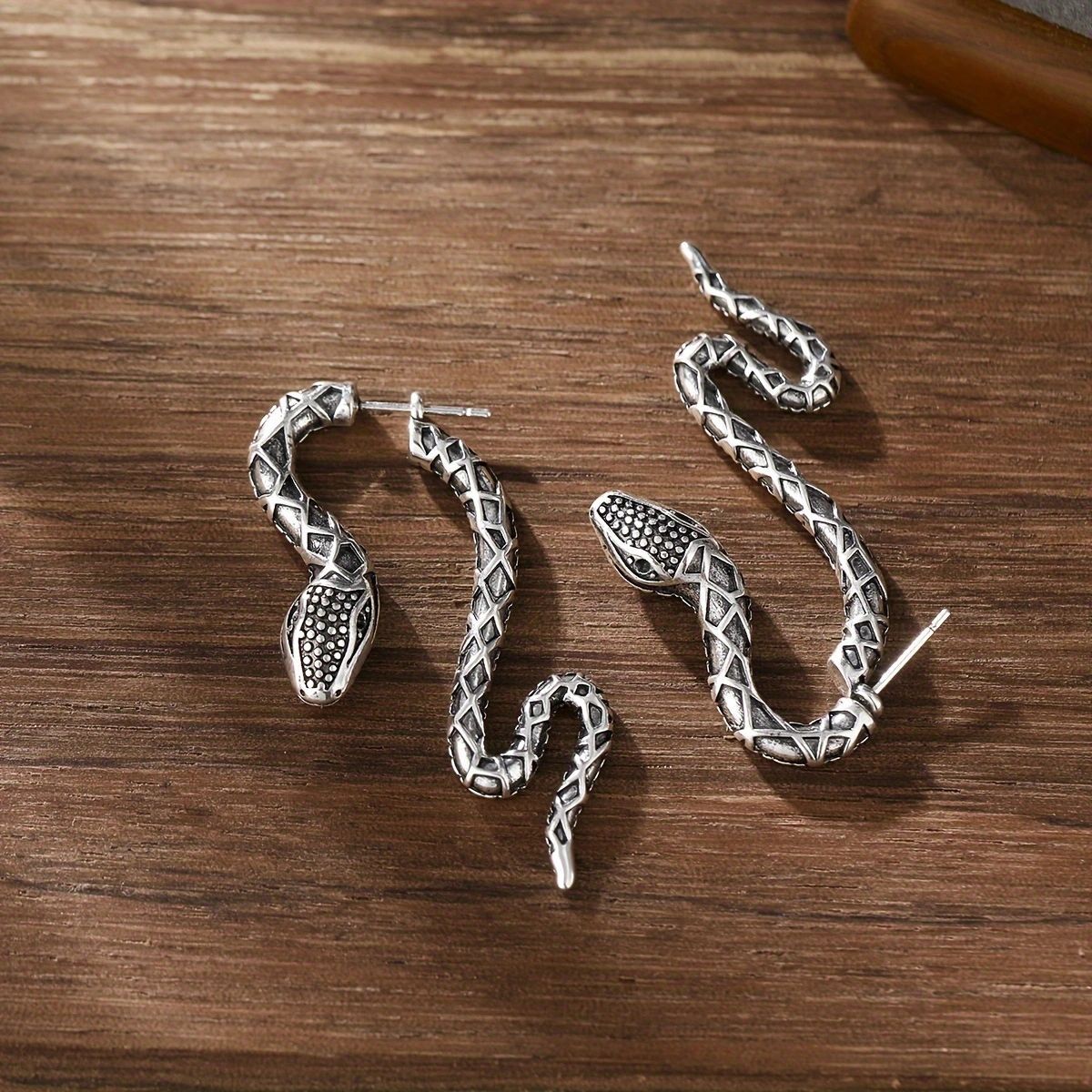 Wholesale  creative personality twisted snake pendant earrings