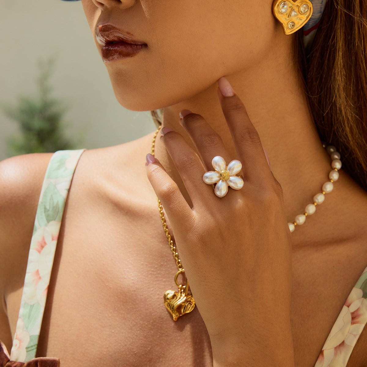 Wholesale romantic 18K gold stainless steel pearl five-petal flower opening ring